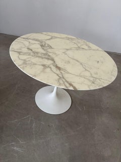 Tulip table white marble and base by Eero Saarinen , Knoll, 1960s