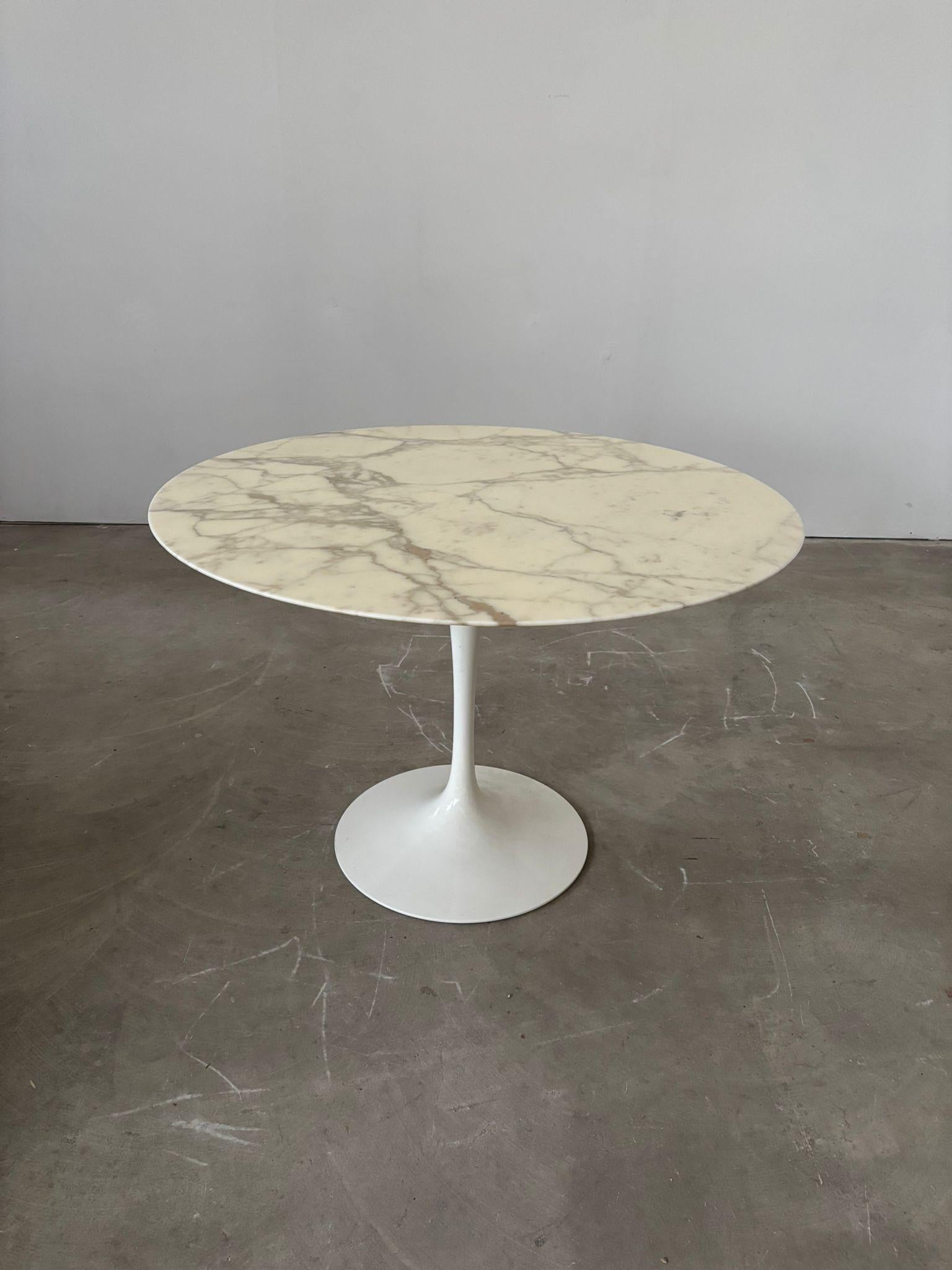 Tulip table white marble and base by Eero Saarinen , Knoll, 1960s en vente 2