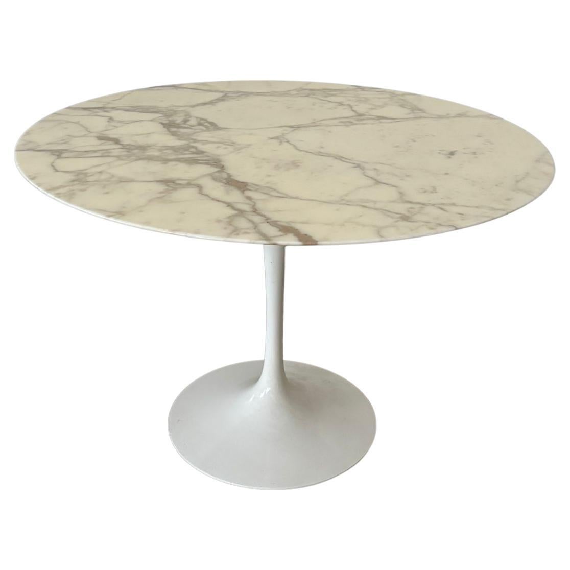 Tulip table white marble and base by Eero Saarinen , Knoll, 1960s