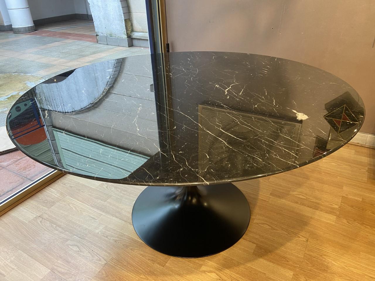 Contemporary Tulip table with black marble - Eero Saarinen 2020