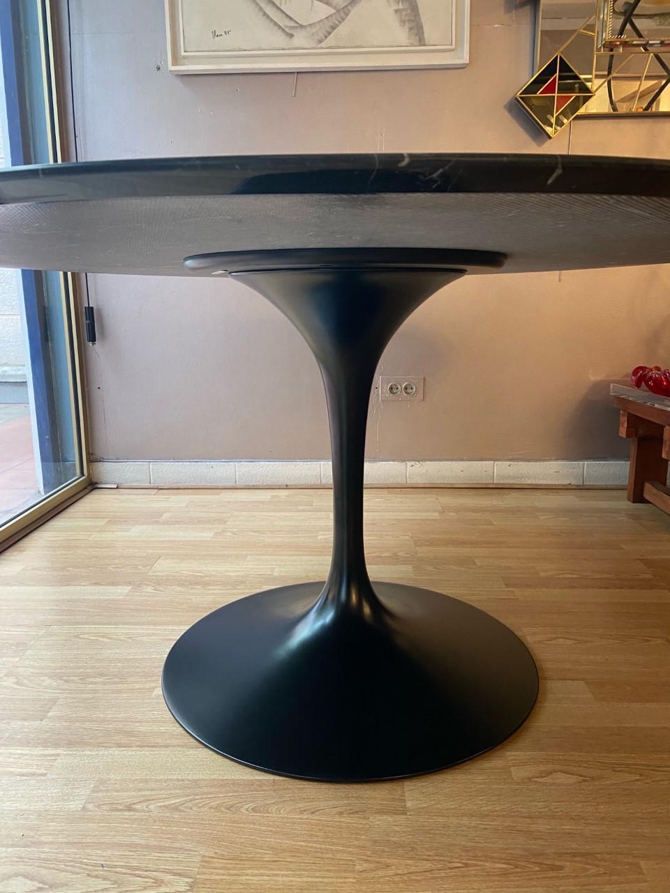 Tulip table with black marble - Eero Saarinen 2020 1