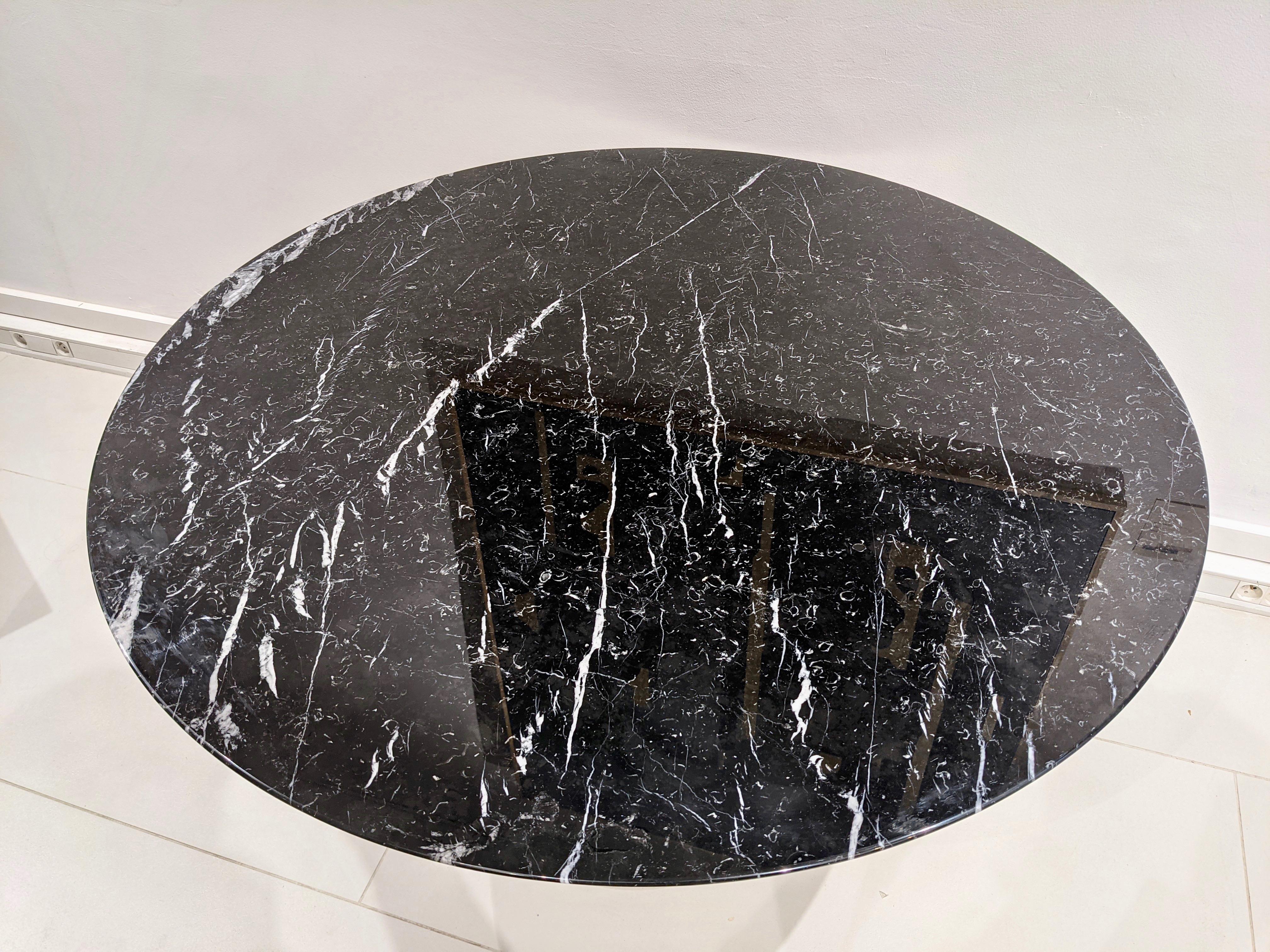 Mid-Century Modern Tulip Table with White Base and Black Marble by Saarinen Edition Knoll