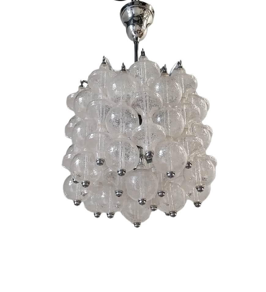 Fantastic chandelier model 'tulipan' by Kalmar.

Beautiful handmade tulip shaped bubble glasses.

This chandelier doesnt only look spectacular but also emits a wonderful light. 

The name is derived from the tulip shaped glasses.

comes with 7