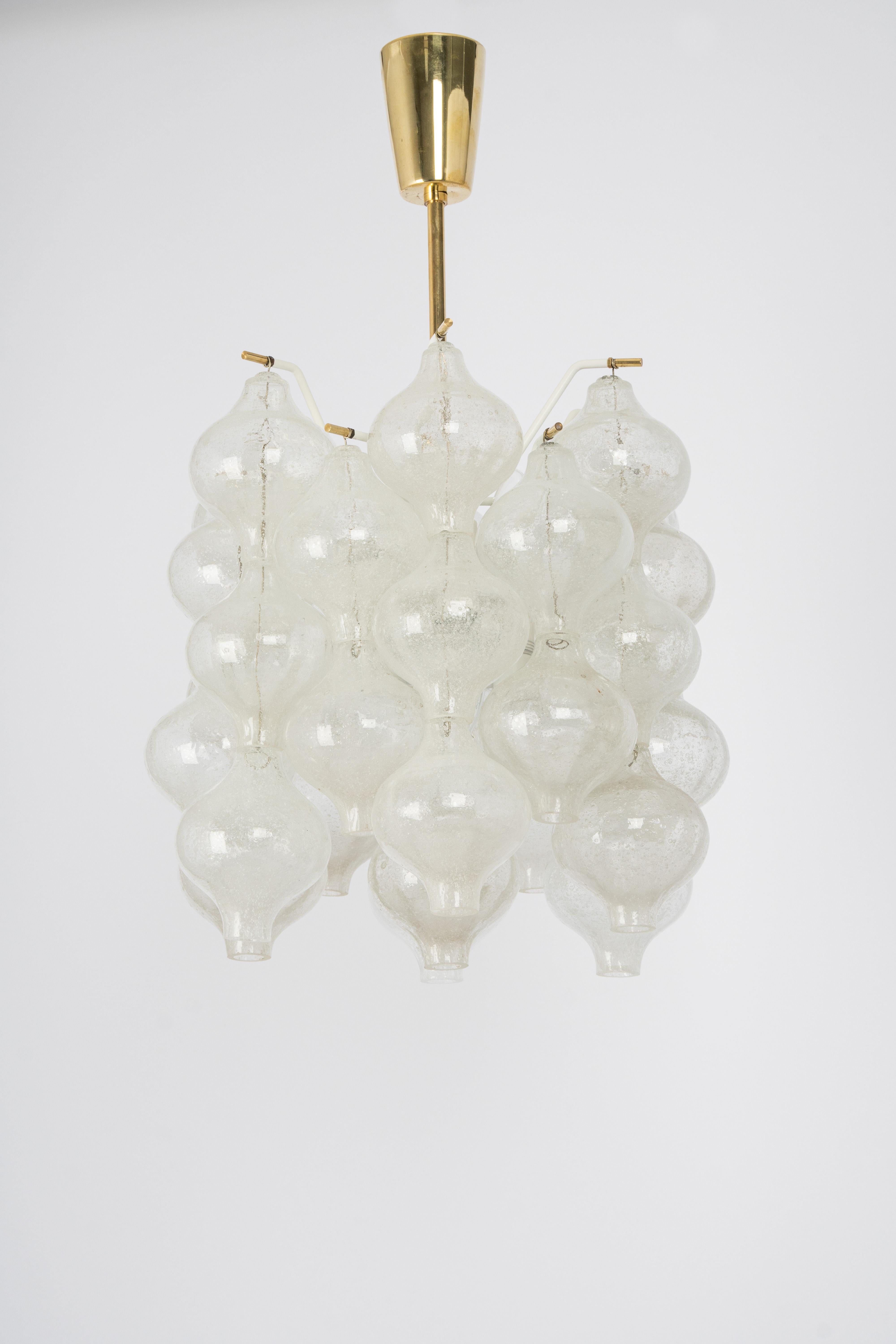 Wonderful onion-shaped -Tulipan glass Pendant light. Several hand-blown glasses are suspended on a white painted metal frame and brass center rod.
Best of design from the 1960s by Kalmar, Austria. High quality of the materials.

Measures: