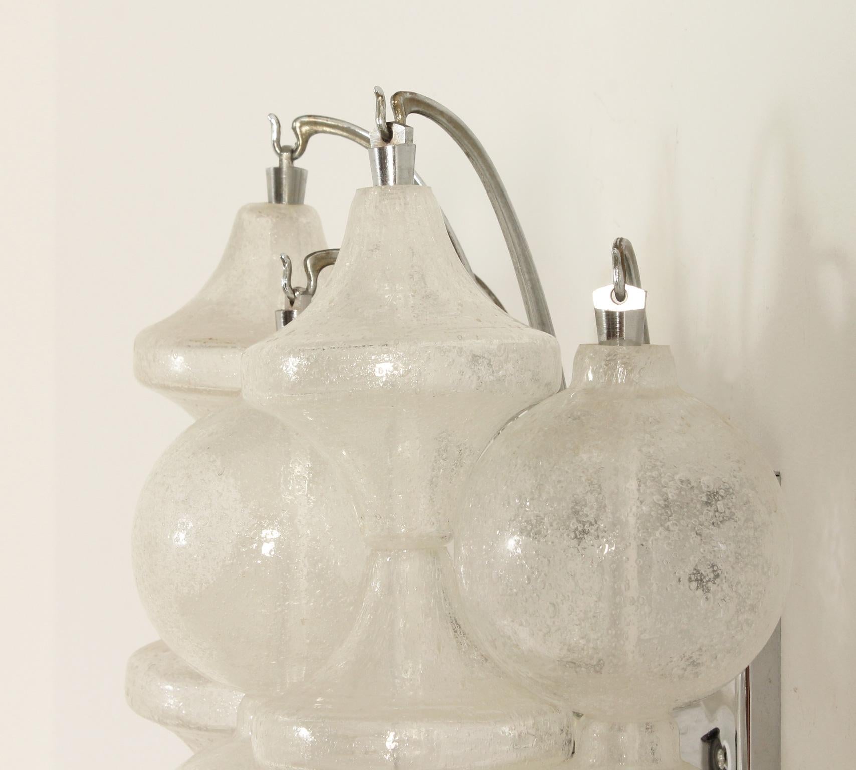 Tulipan Glass Sconce by J.T. Kalmar, Austria, 1960's In Good Condition For Sale In Barcelona, ES