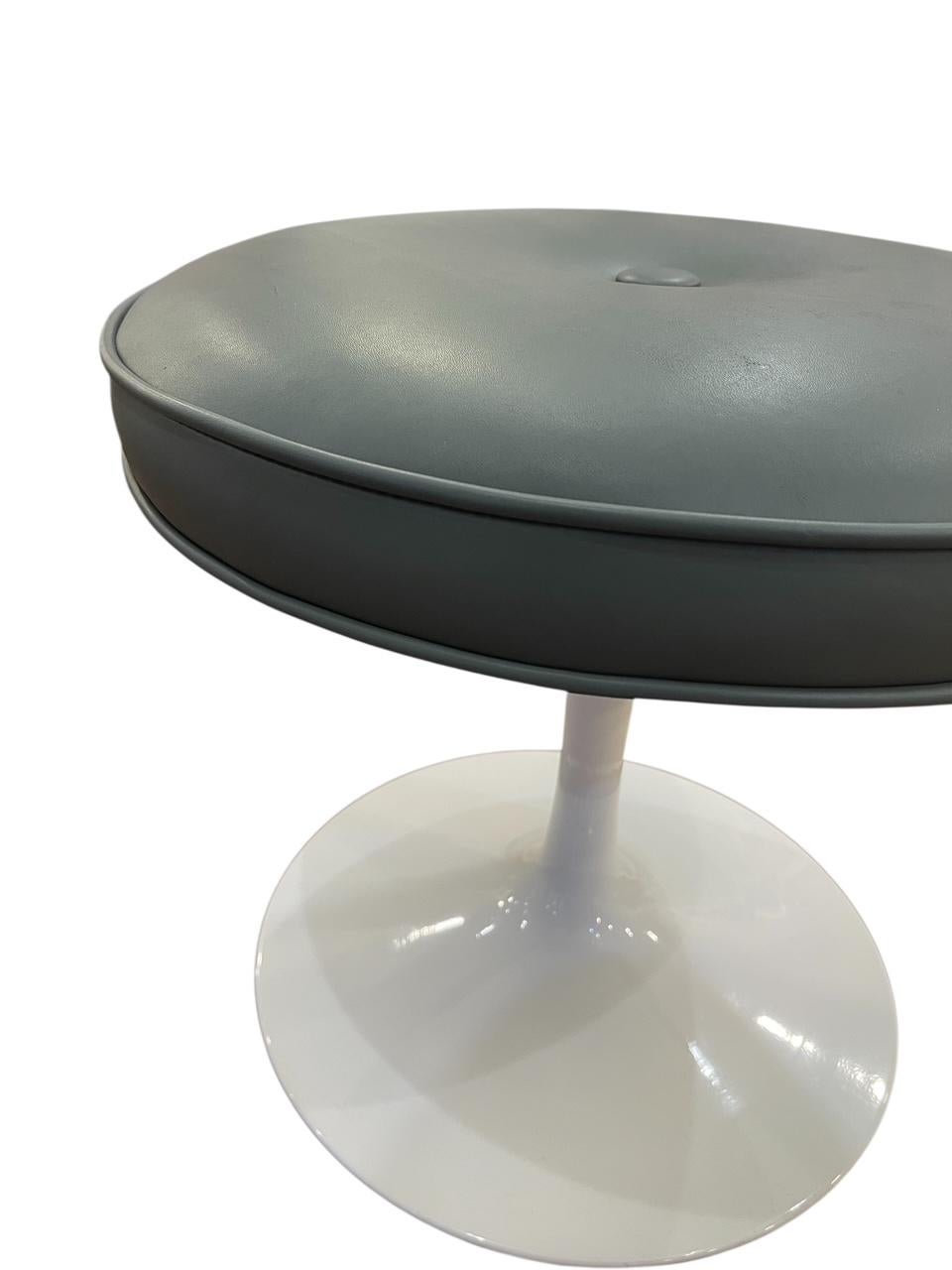 Otomana de piel Tulipan en piel Gunmetal Moderno en venta
