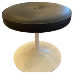 Otomana Tulipán de cuero negro