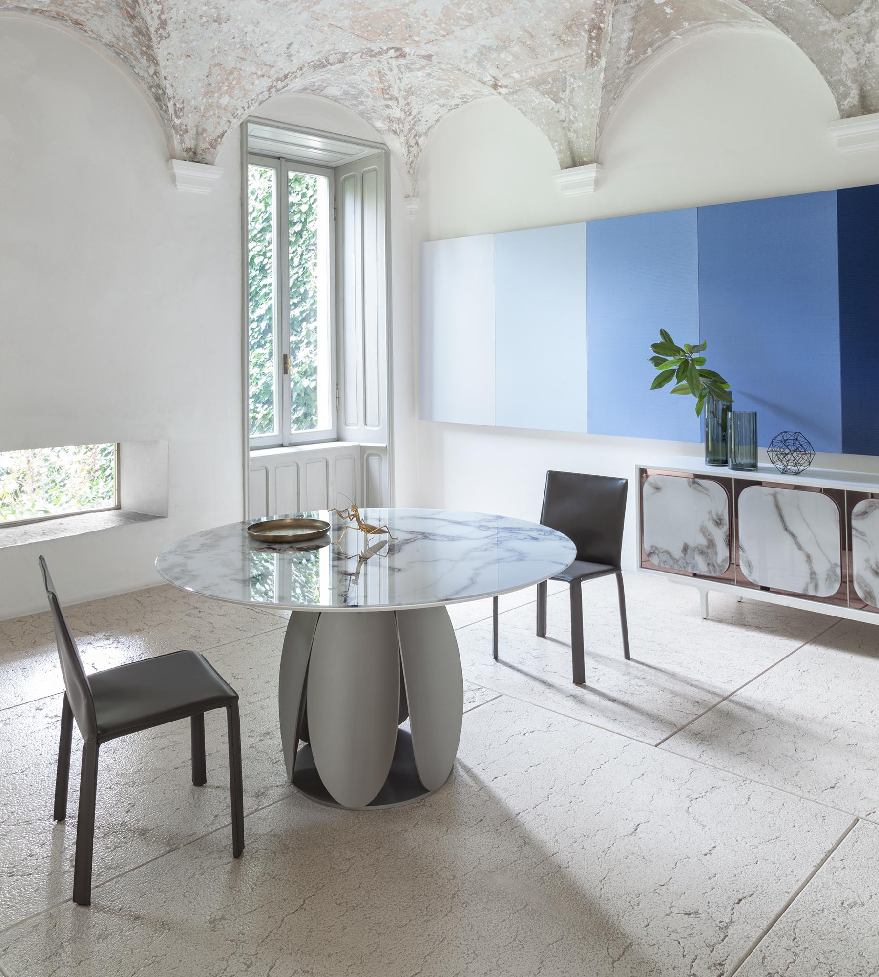 Postmoderne Tulipano Trinity Table de salle à manger en verre blanc, 6 places, par Morica Design en vente