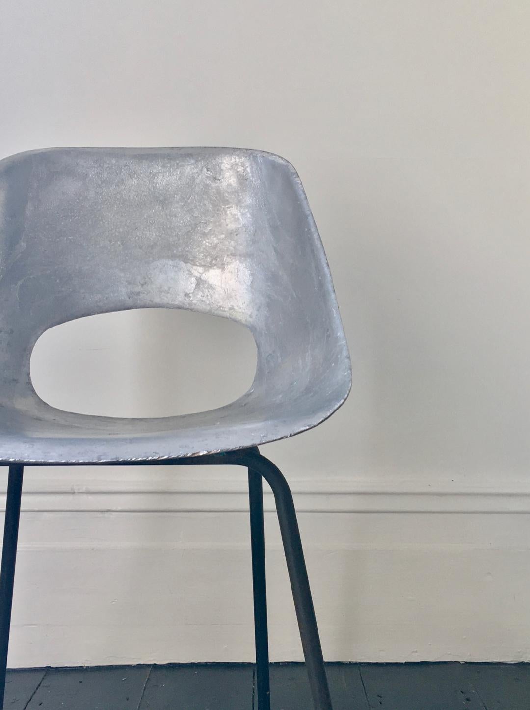 Français Chaise Tulipe en aluminium par Pierre Guariche pour Steiner, France, années 1950
