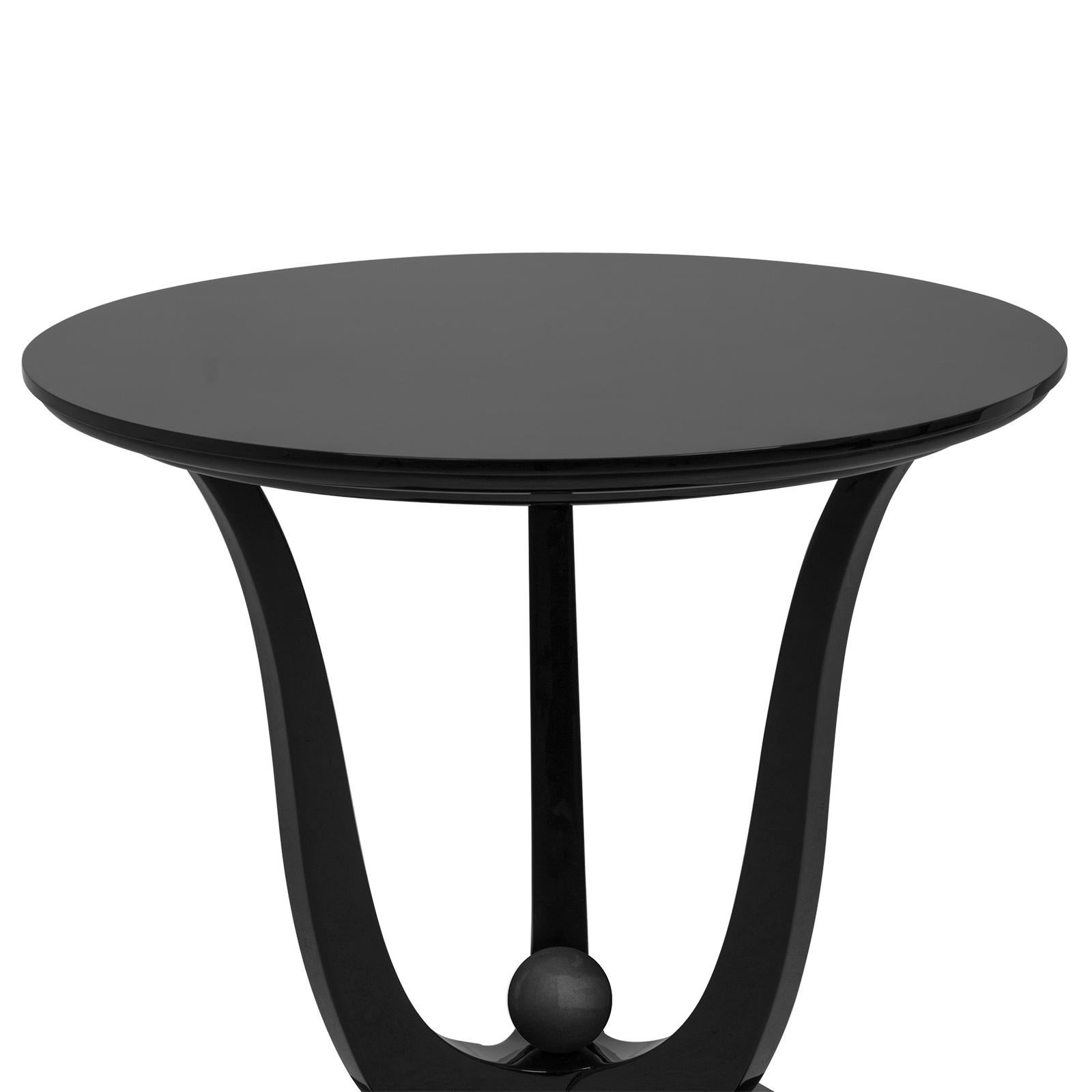 Side table Tulipe lacquered with all structure in
hand carved solid mahogany wood in black lacquered
finish.