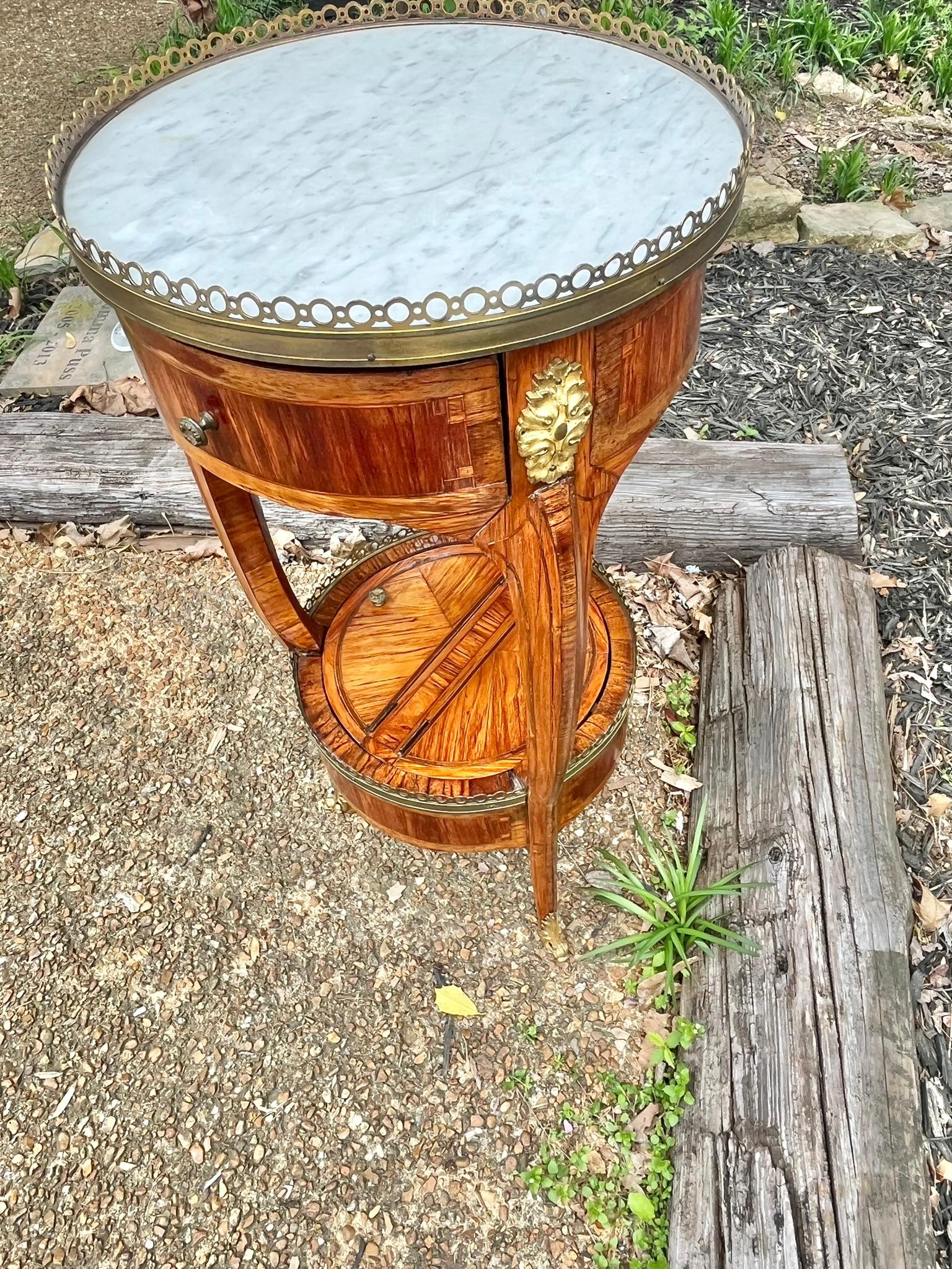 Tulipwood and Walnut Marquetry Tripod Table  For Sale 1