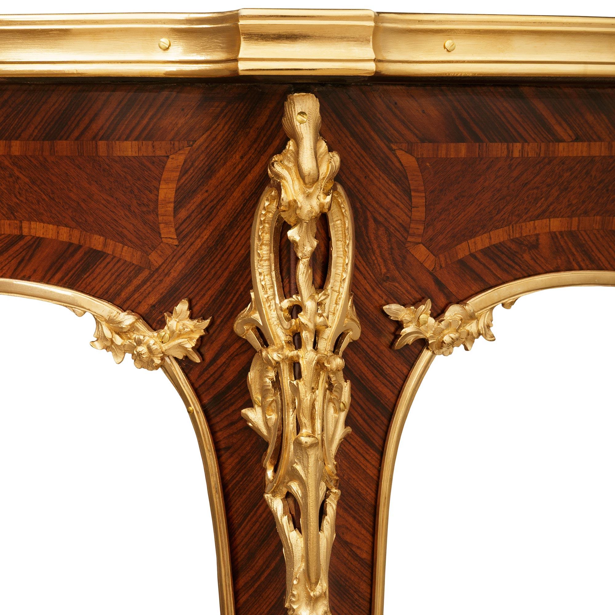 Beistelltisch aus Tulipwood, Kingwood und Ormolu, nach Art von Maison Krieger (Französisch) im Angebot
