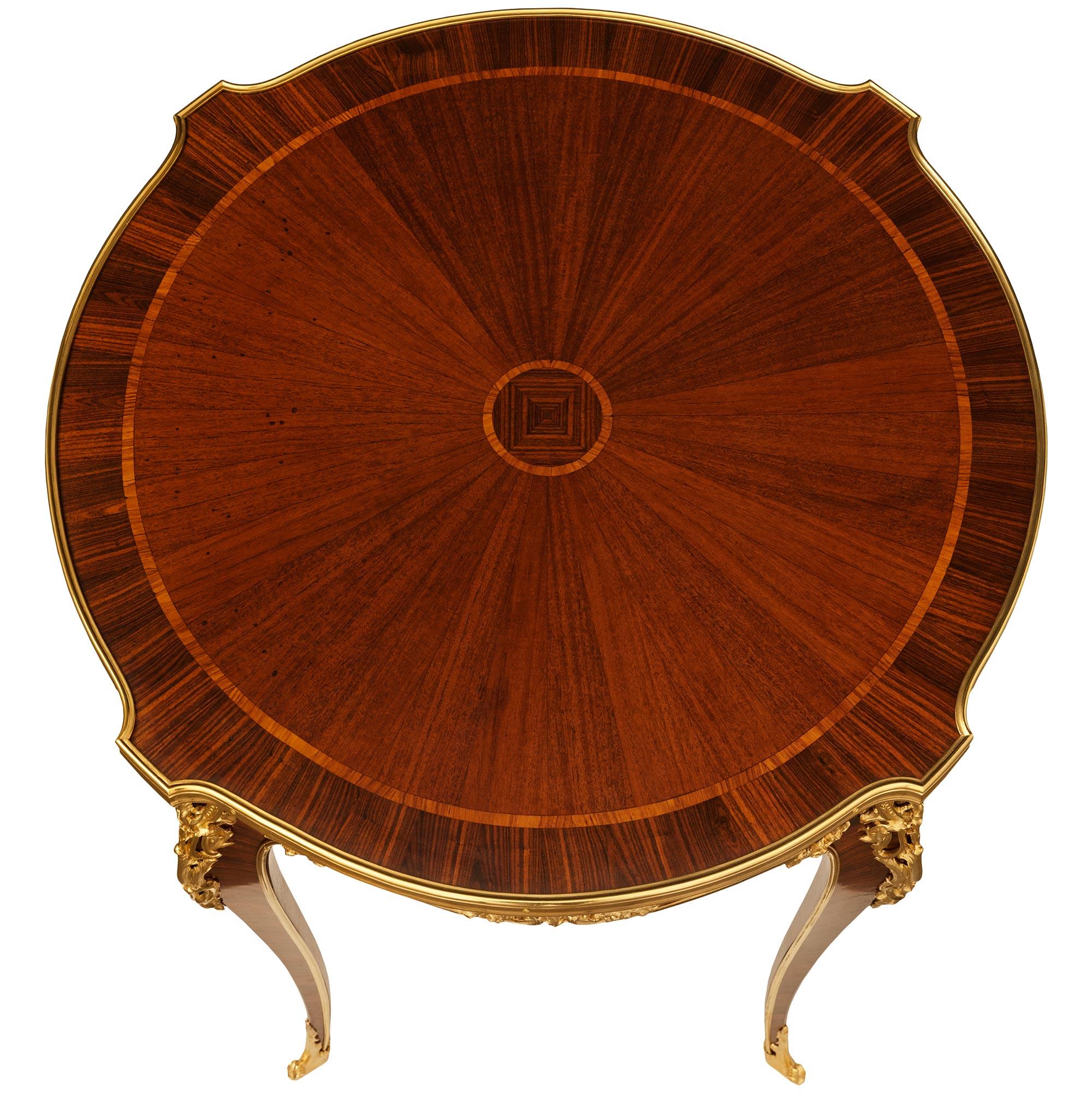 Beistelltisch aus Tulipwood, Kingwood und Ormolu, nach Art von Maison Krieger im Angebot 2