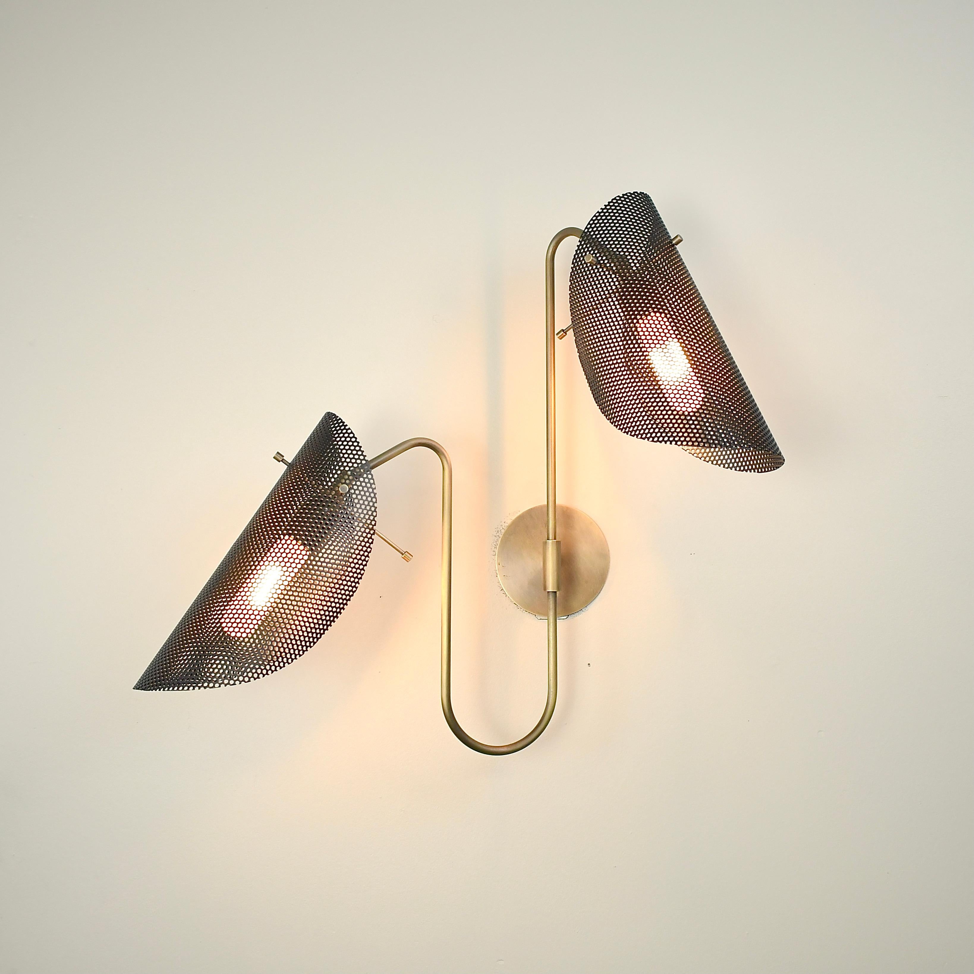 Tulle 2 Wandleuchte aus Messing und schwarzem Emaille-Netz von Blueprint Lighting, 2019 (amerikanisch) im Angebot