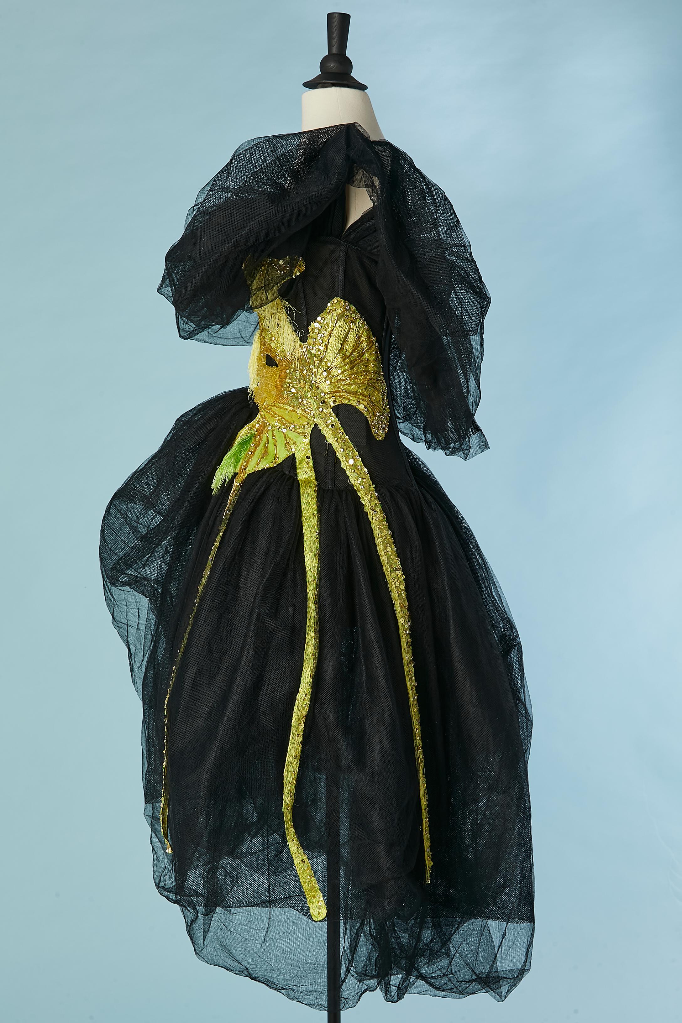 Abito da sera in tulle con ricami gialli Alexander McQueen FW 2022/23 NUOVO in vendita 2