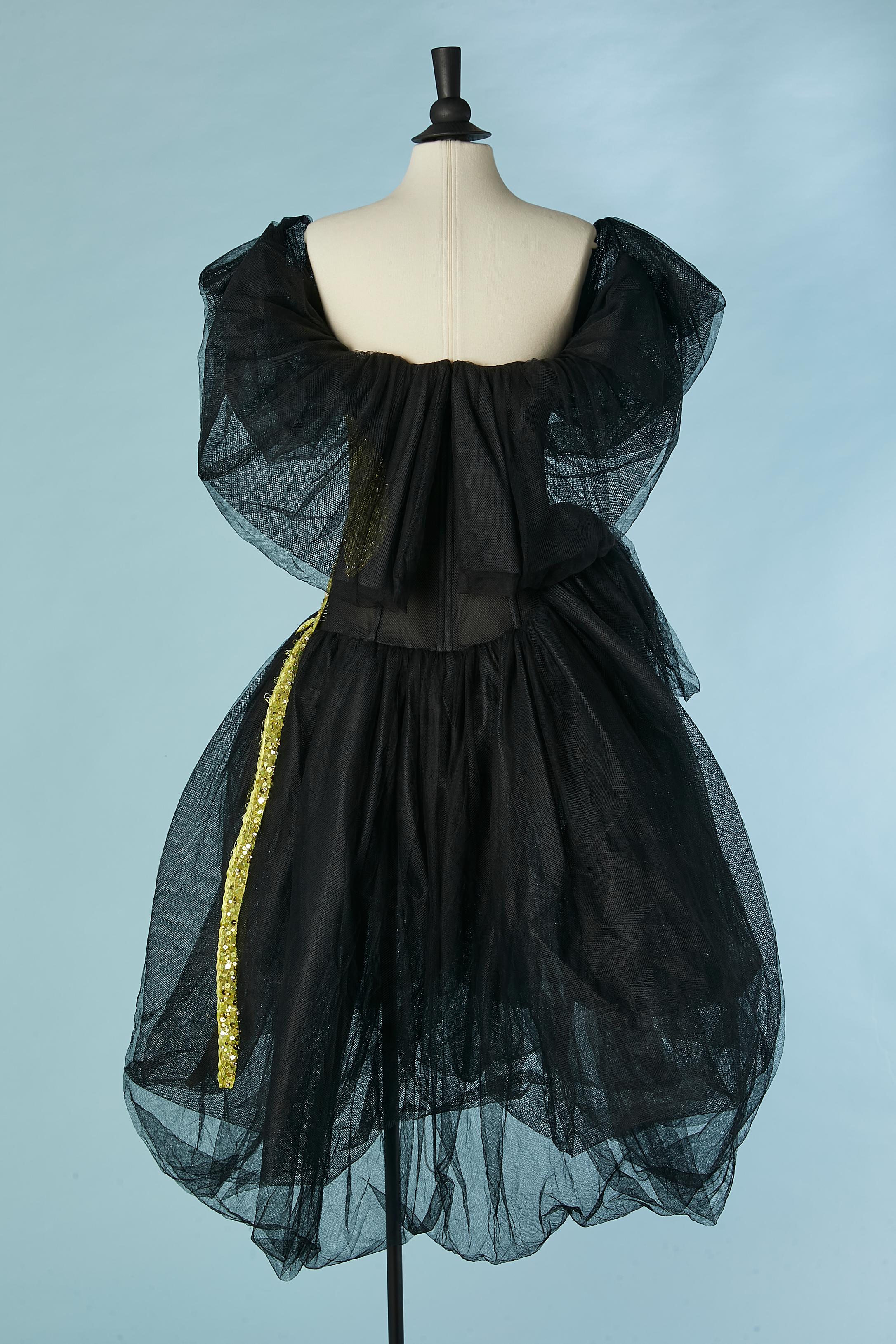 Abito da sera in tulle con ricami gialli Alexander McQueen FW 2022/23 NUOVO in vendita 3