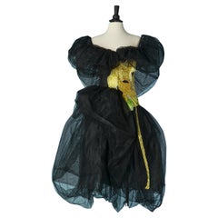 Alexander McQueen, robe de soirée en tulle avec broderies jaunes, automne-hiver 2022/23 