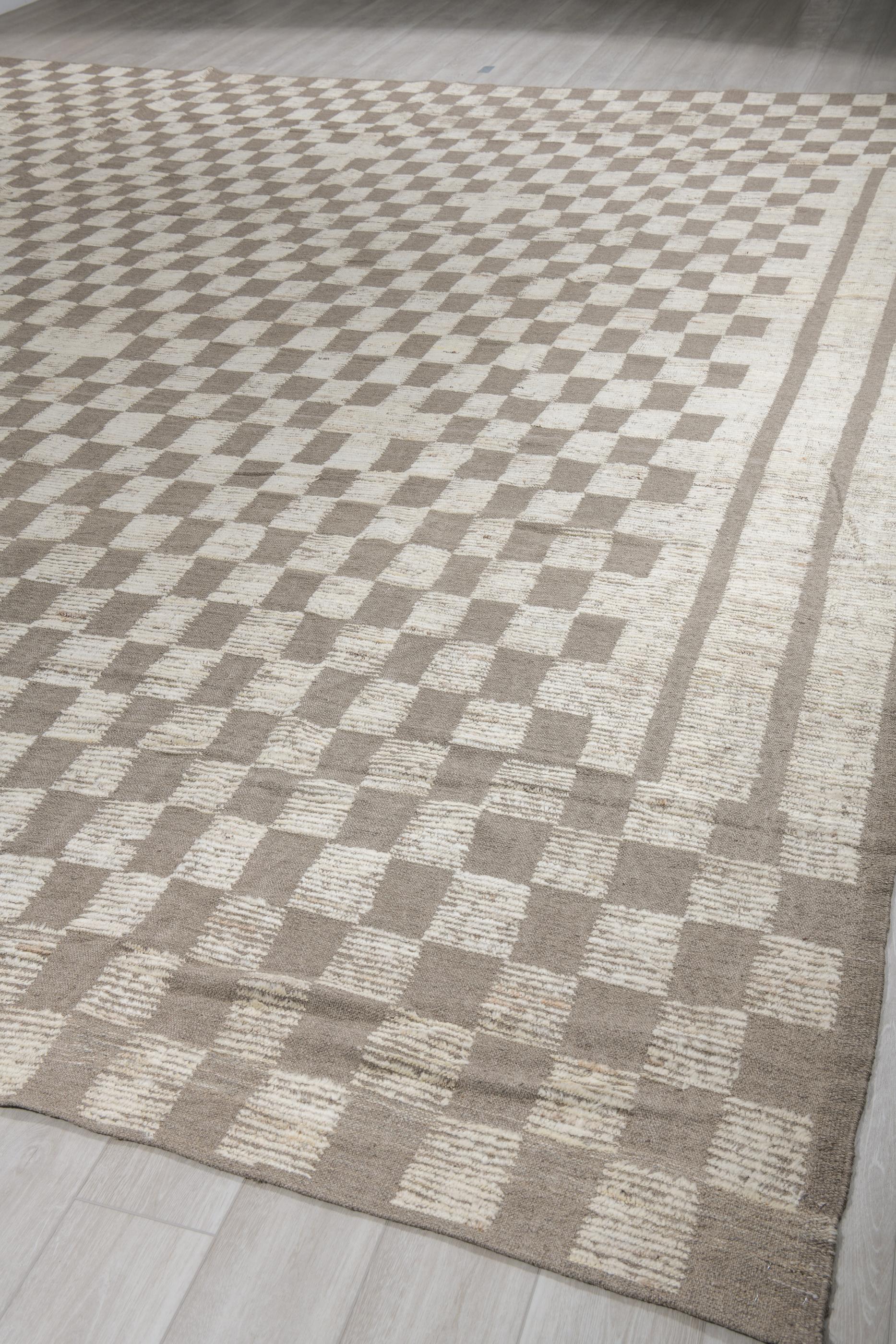 Nom d'origine turque désignant les tapis fabriqués par les villageois pour un usage domestique, souvent de petite taille, en raison des restrictions de taille des métiers à tisser à l'intérieur des maisons. Ils sont tissés sous forme de tapis épais