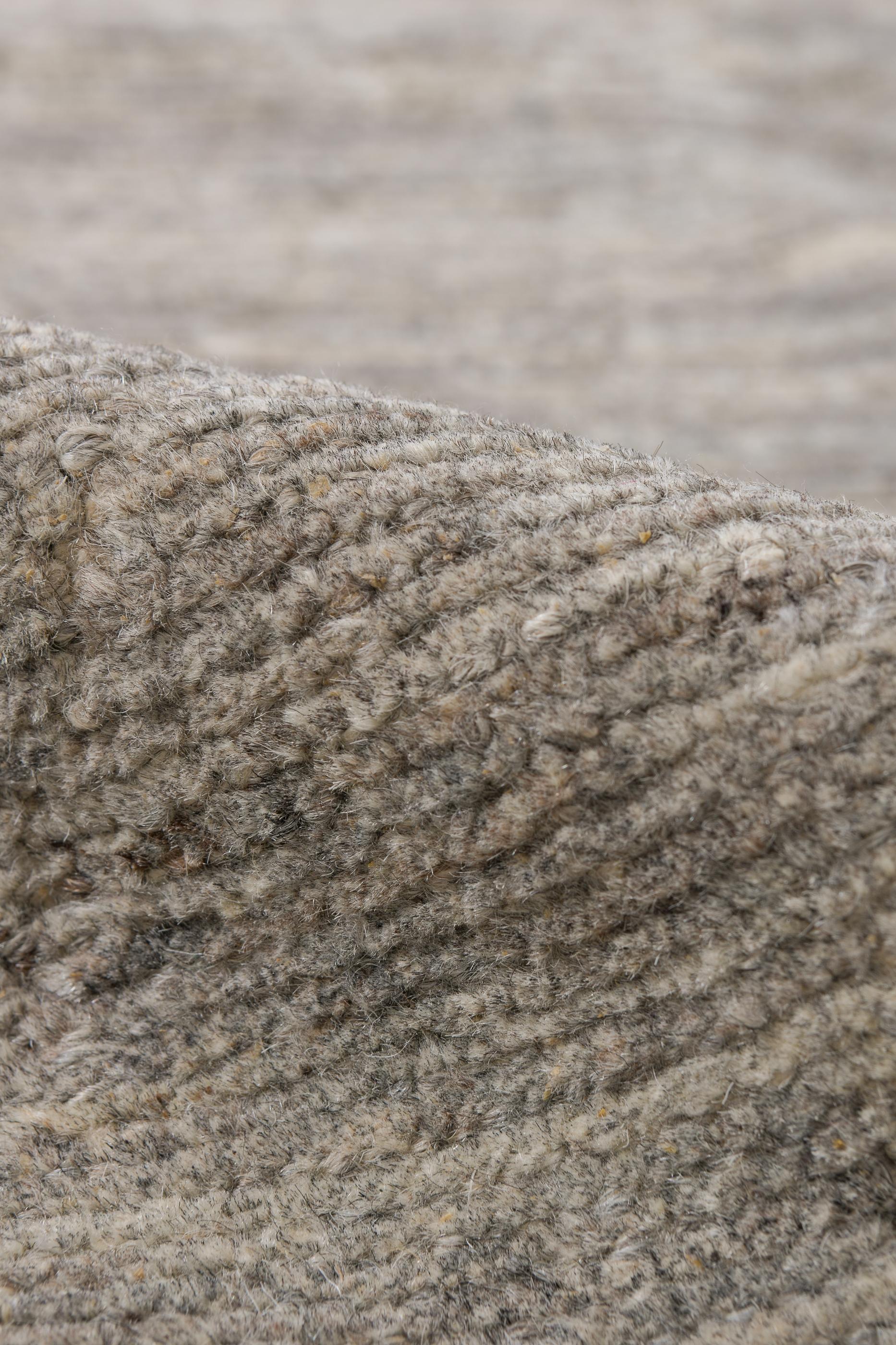 Wool Tulu - Medium Trellice behind Mountainous Grey Field For Sale