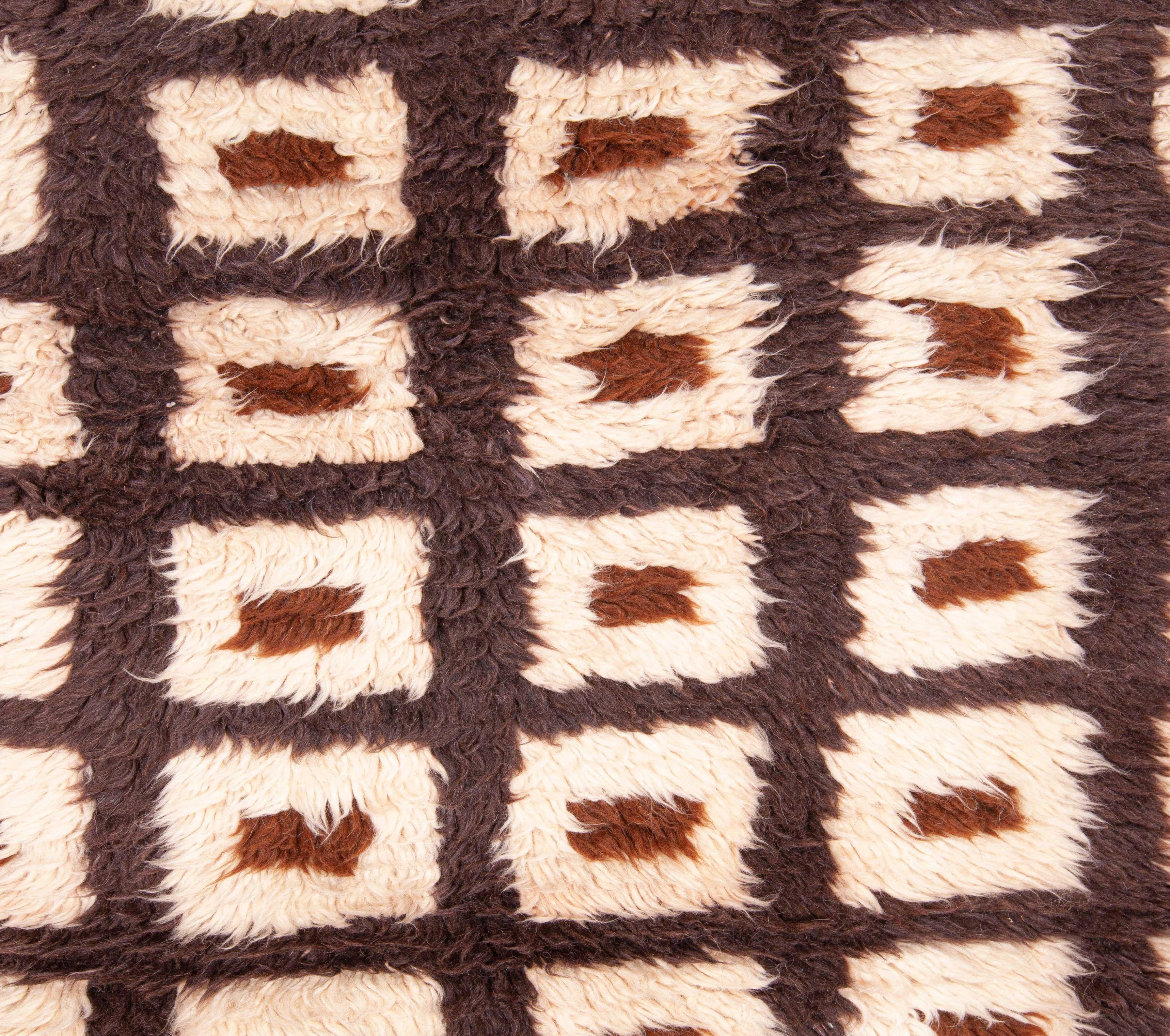 Pure wool. In good condition, late 20th century.