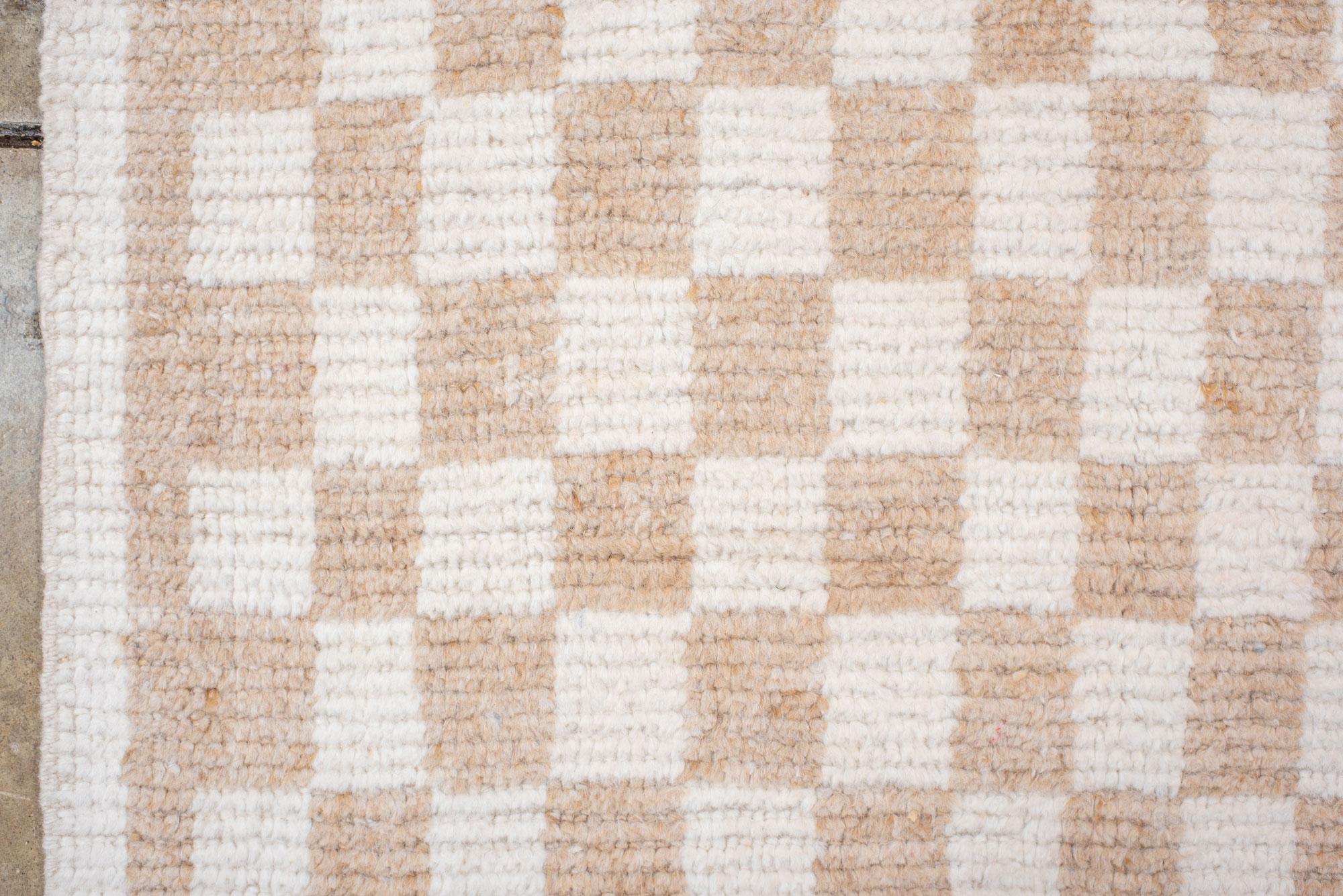 Quadratischer Tulu-Teppich mit Schachbrett-Muster im Zustand „Gut“ im Angebot in New York, NY