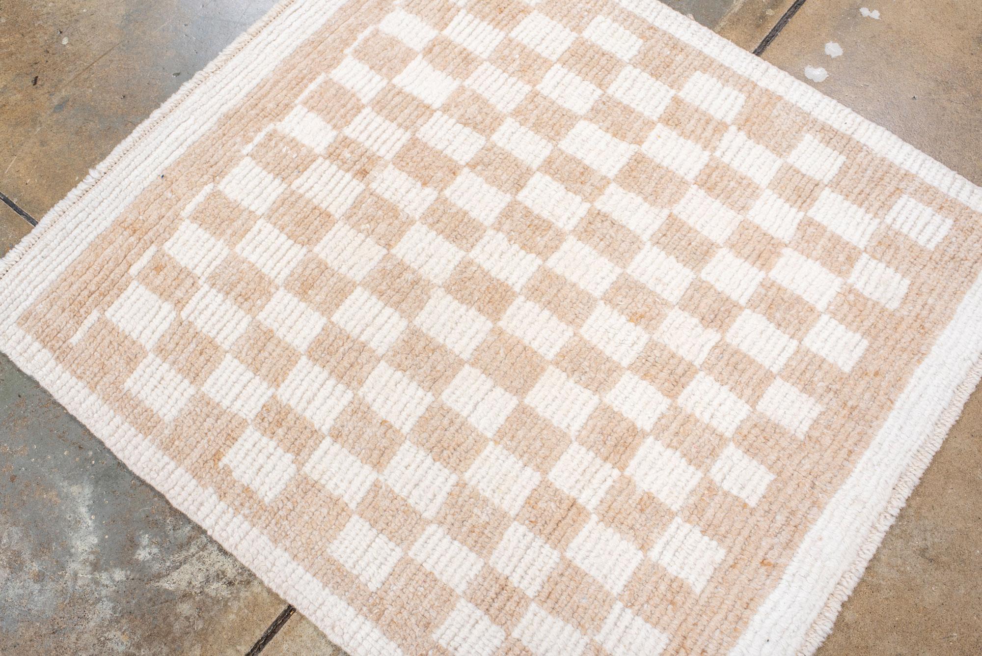 Quadratischer Tulu-Teppich mit Schachbrett-Muster im Angebot 1