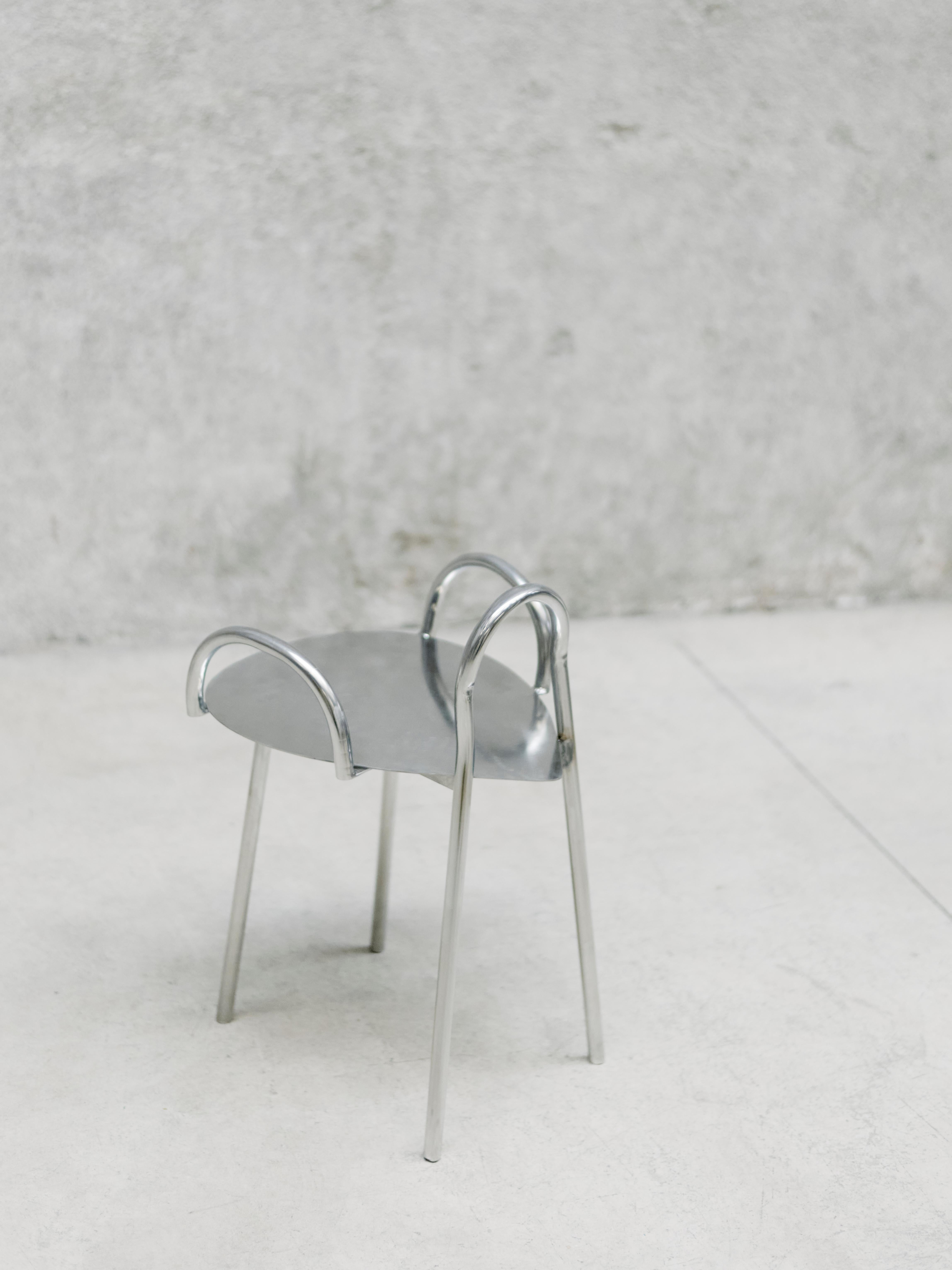 Stuhl „Tumble“ aus rostfreiem Stahlrohr und poliertem Sitz. (Gebürstet) im Angebot