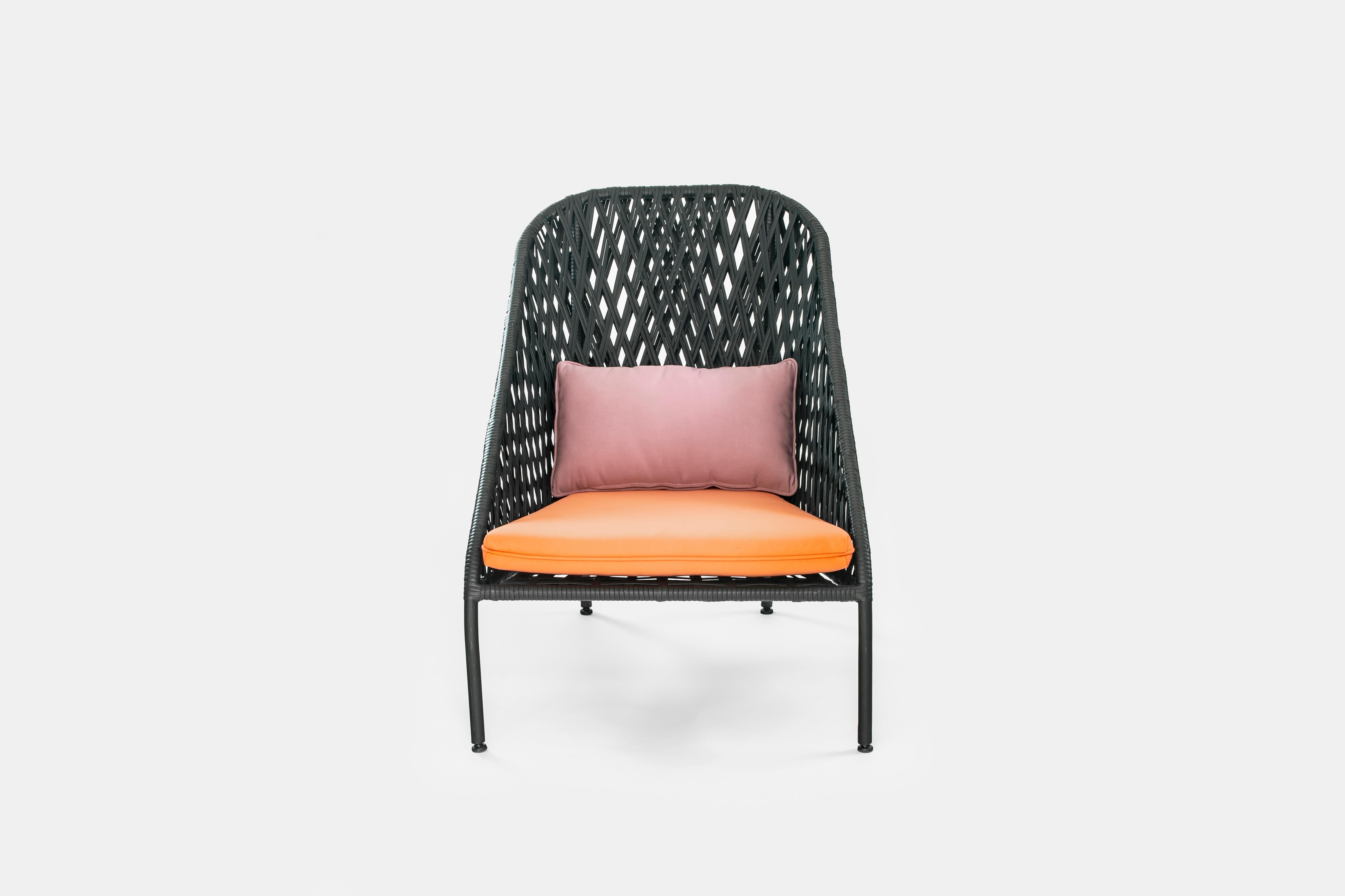A spacious and low lounge chair perfect for resting and relaxing. Combines synthetic weaving technique with an aluminum light structure perfect for outdoor living.

“Tumbona” is total comfort. The lounge chair's concave shape embraces you