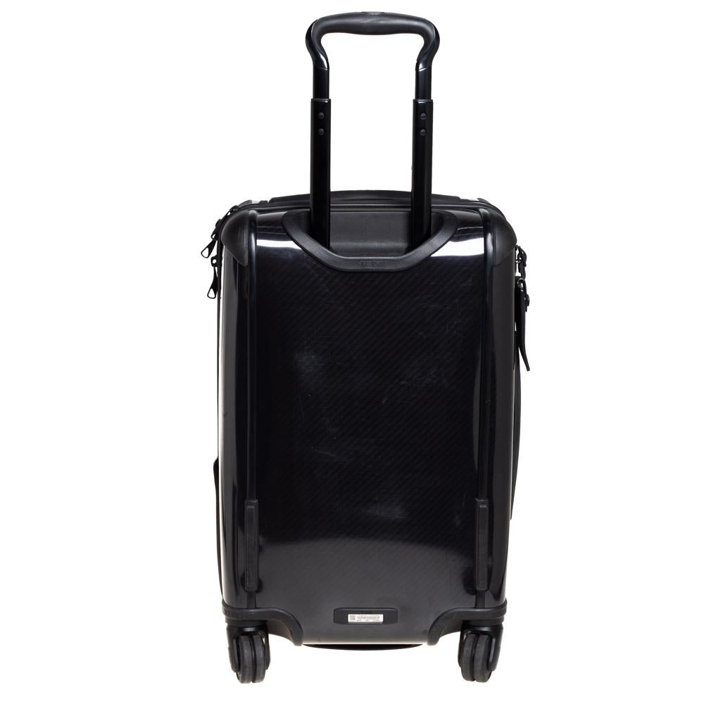 This Expandable luggage bag is designed by TUMI in a black hue. This 4 wheeled luggage case features a zipper compartment with the brand logo at the front. Crafted from aluminum, this luxury opens to a wide interior with plenty of space to house