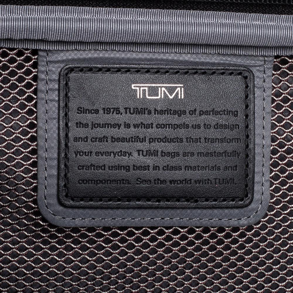 TUMI Black Aluminum Tegra Lite Expandable Carry On Luggage In Good Condition In Dubai, Al Qouz 2
