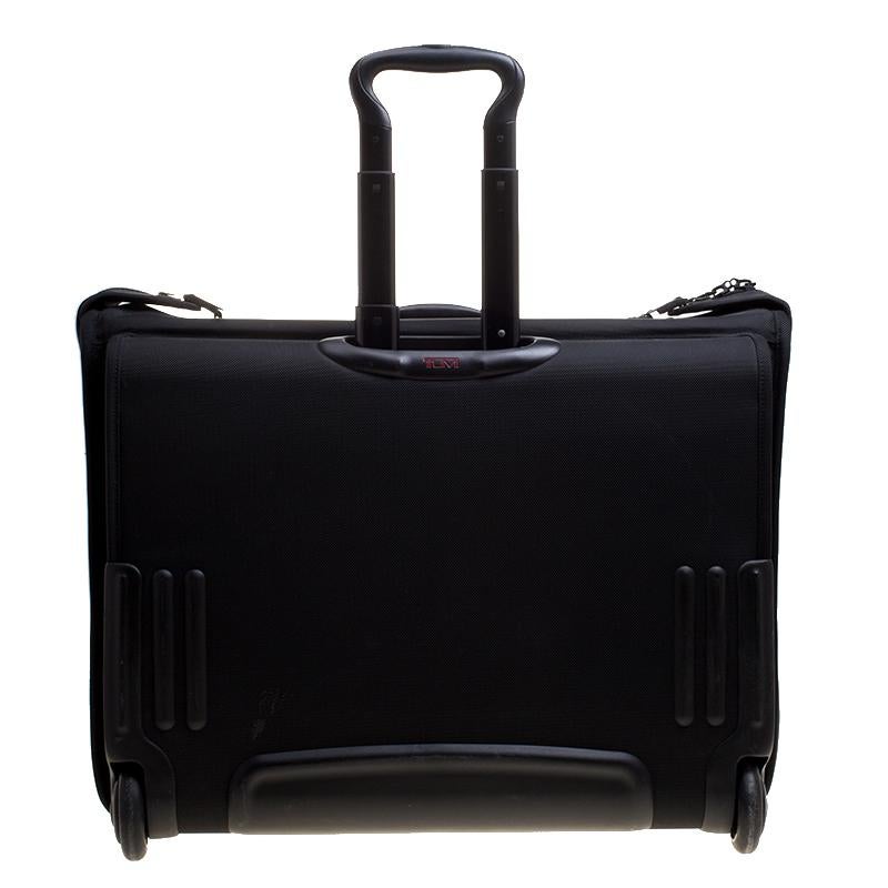 Tumi presents an amazing carry on garment bag. It is extremely spacious and luxurious. There are lots of pockets on the outside and the inside which let you keep your essentials easily. The wheels and the easy maneouvering make it extremely handy to