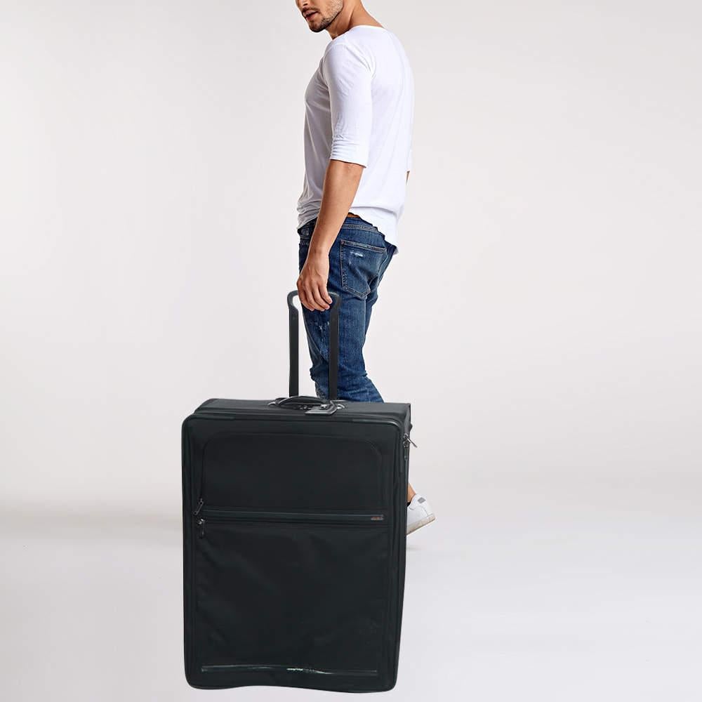 This creation from the house of Tumi is an accessory you will turn to when you have travel plans. It has been crafted using the best kind of materials to be appealing as well as durable. It's a worthy investment. 