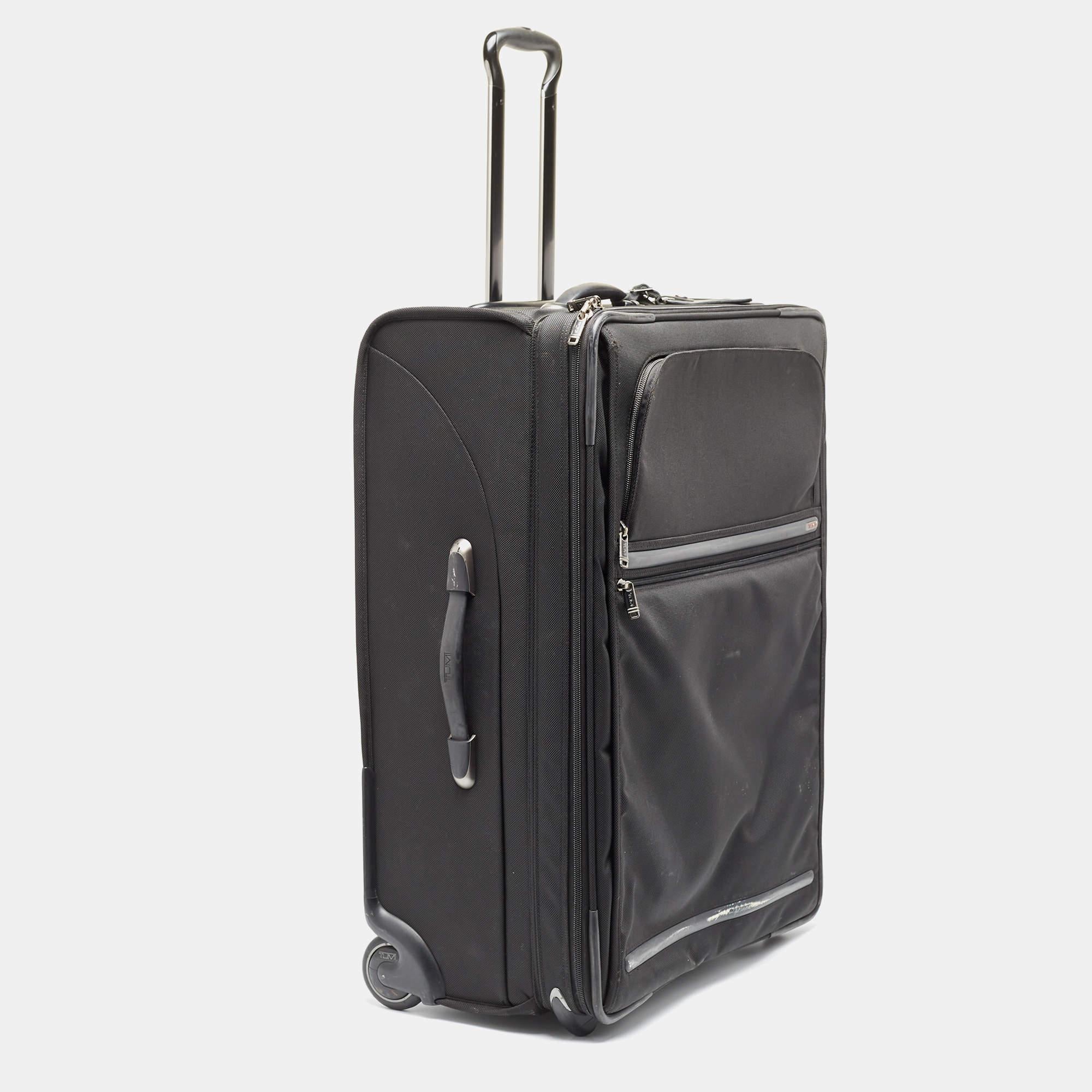 Tumi Black Ballistic Nylon 2 Wheeled Generation 4 Expandable Trip Luggage In Good Condition In Dubai, Al Qouz 2