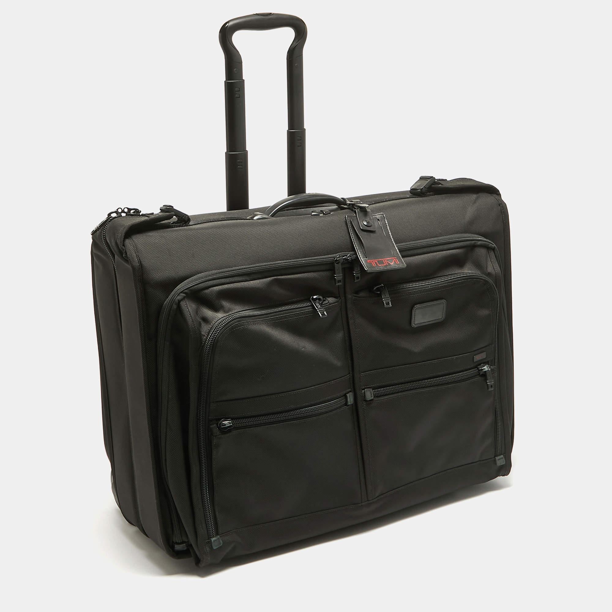 TUMI Black Fabric 2 Wheeled Alpha Classic Garment Luggage In Good Condition In Dubai, Al Qouz 2