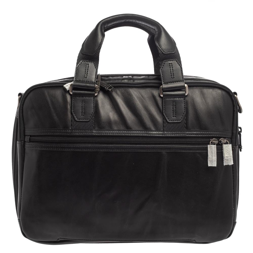 The Alpha Bravo Albany Slim design by TUMI is an ultra-functional choice to carry your essentials! Crafted using leather, the briefcase is perfect for frequent use. It includes two top handles and an adjustable shoulder strap. Aside from the