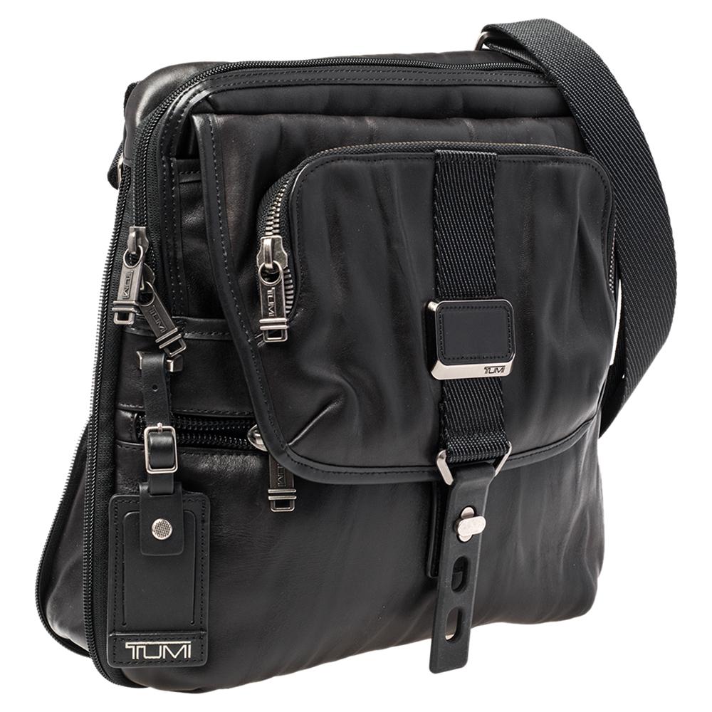 arnold zip flap tumi