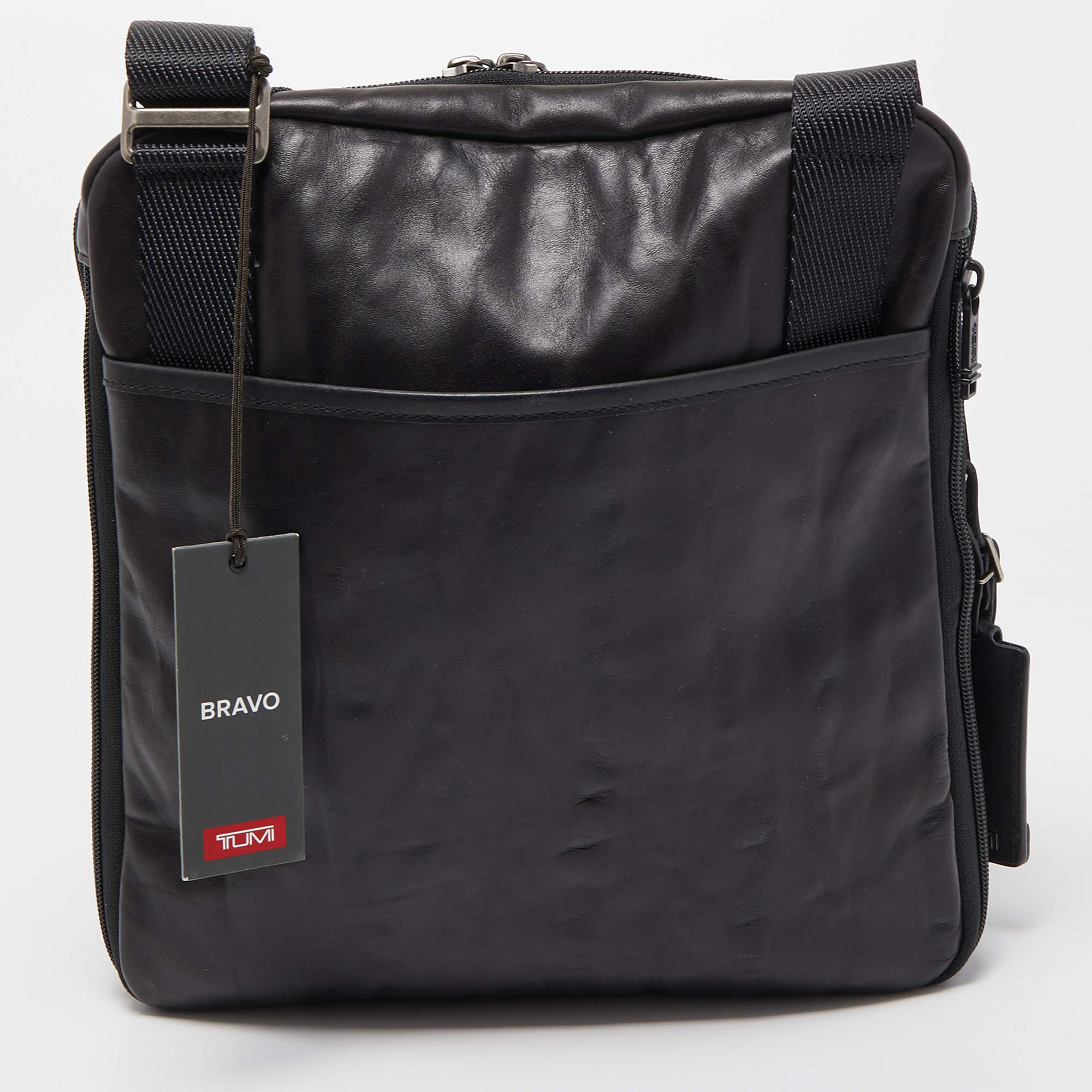 Trust Tumi messenger bags to offer functional ease and a comfortable carrying experience. Smartly designed, the bag has an appealing exterior and a spacious interior. Perfect for work, downtown roves, and even weekend getaways.

Includes: tag,