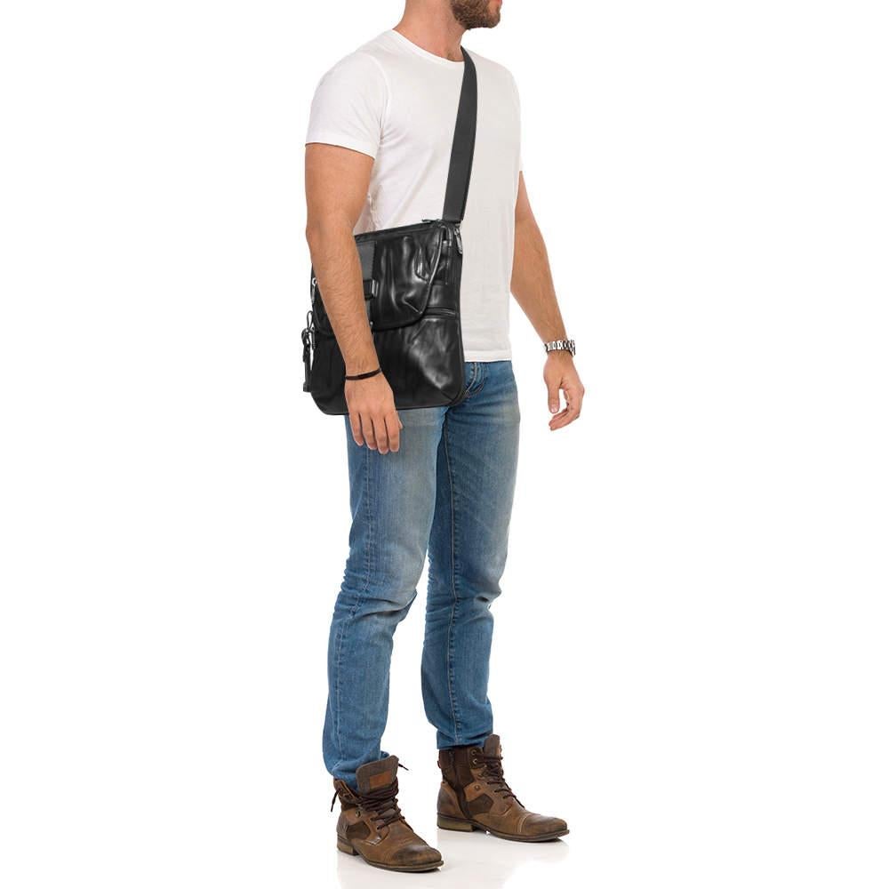 Tumi Black Leather Alpha Bravo Arnold Zip Flap Expandable Messenger Bag In New Condition In Dubai, Al Qouz 2