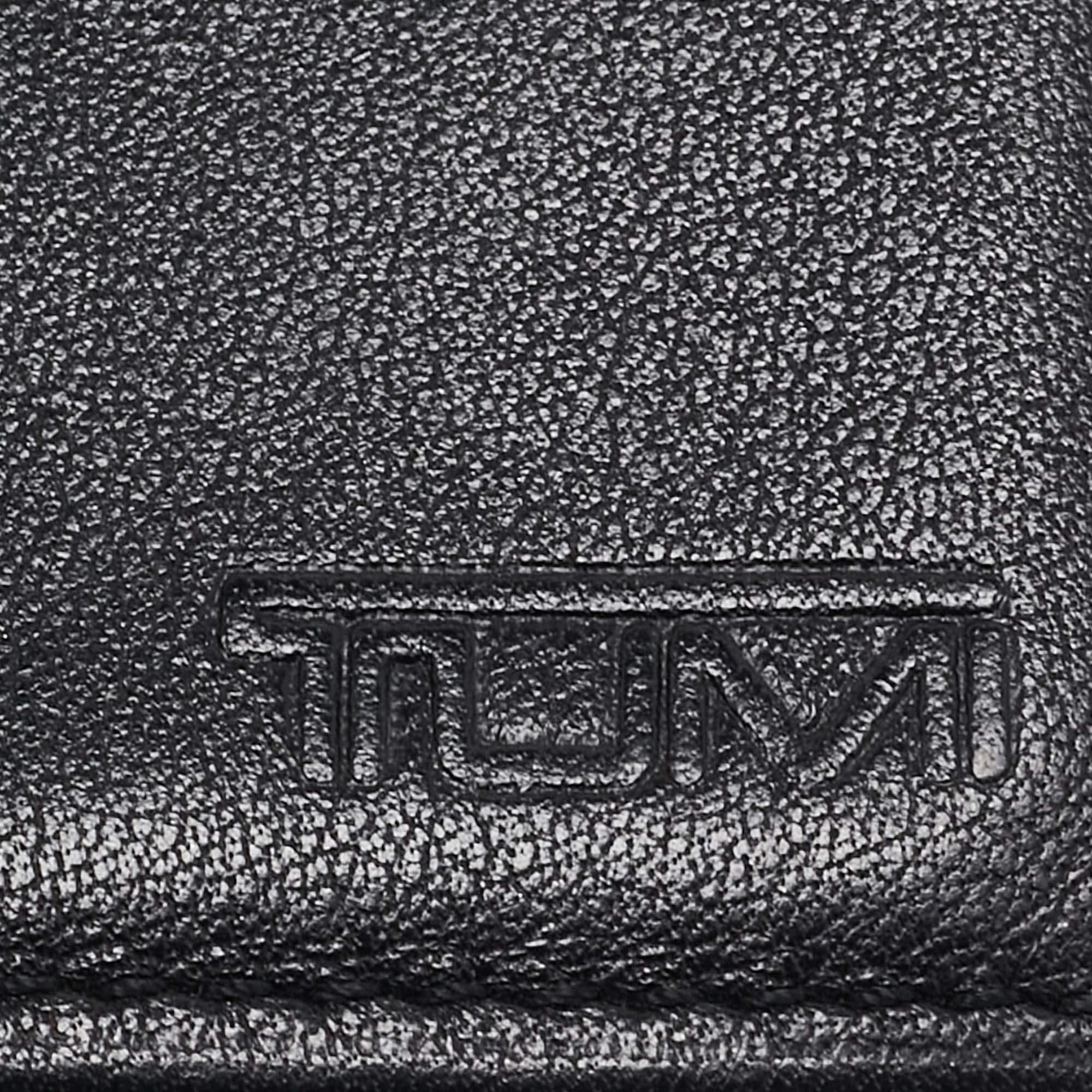 TUMI Black Leather Bifold Card Holder For Sale 4