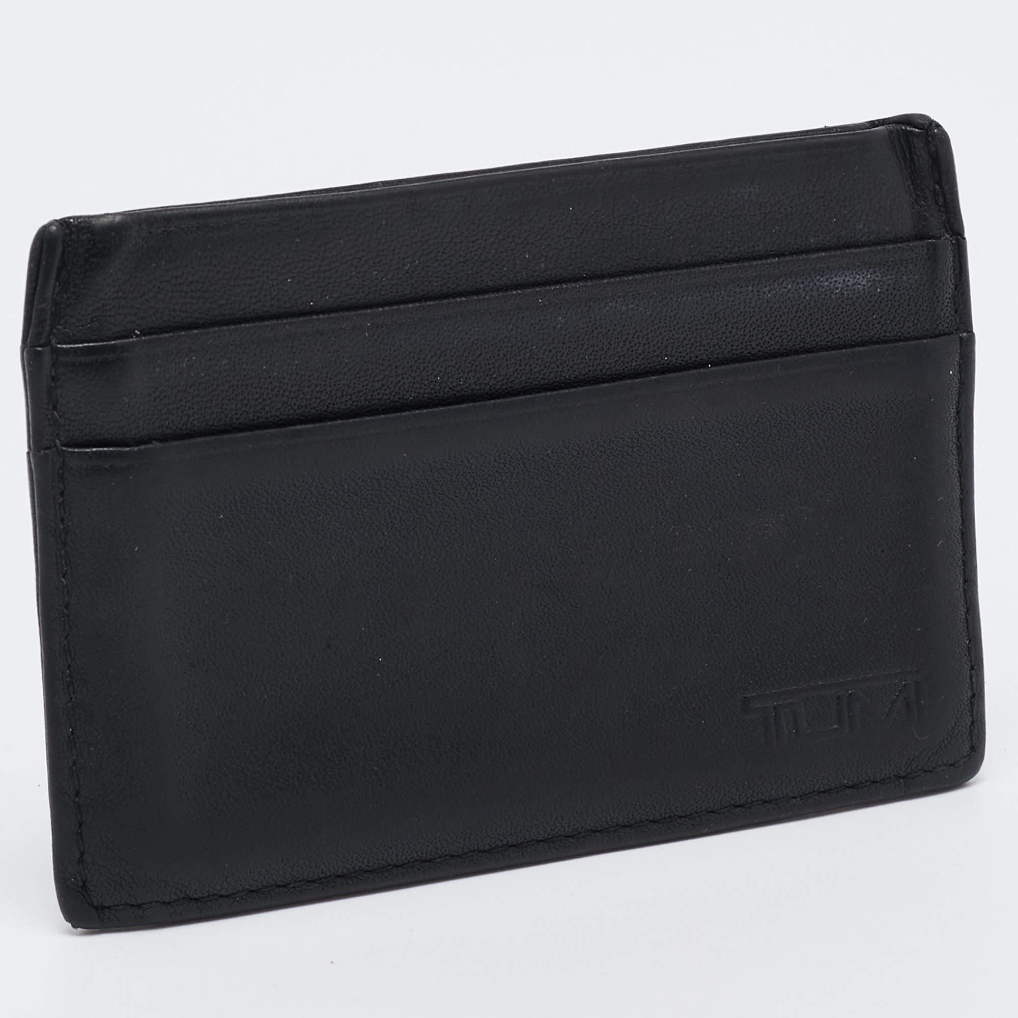 TUMI Black Leather Card Holder In Good Condition For Sale In Dubai, Al Qouz 2
