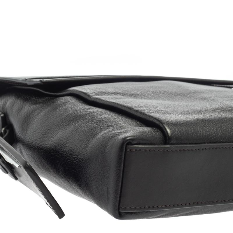Tumi Black Leather DFO Monroe Oxford Top Zip Flap Messenger Bag In New Condition In Dubai, Al Qouz 2