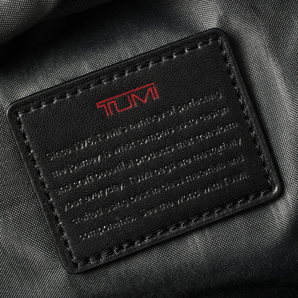 TUMI Black Leather Gen 4.2 T-Pass Expandable Laptop Briefcase In New Condition In Dubai, Al Qouz 2