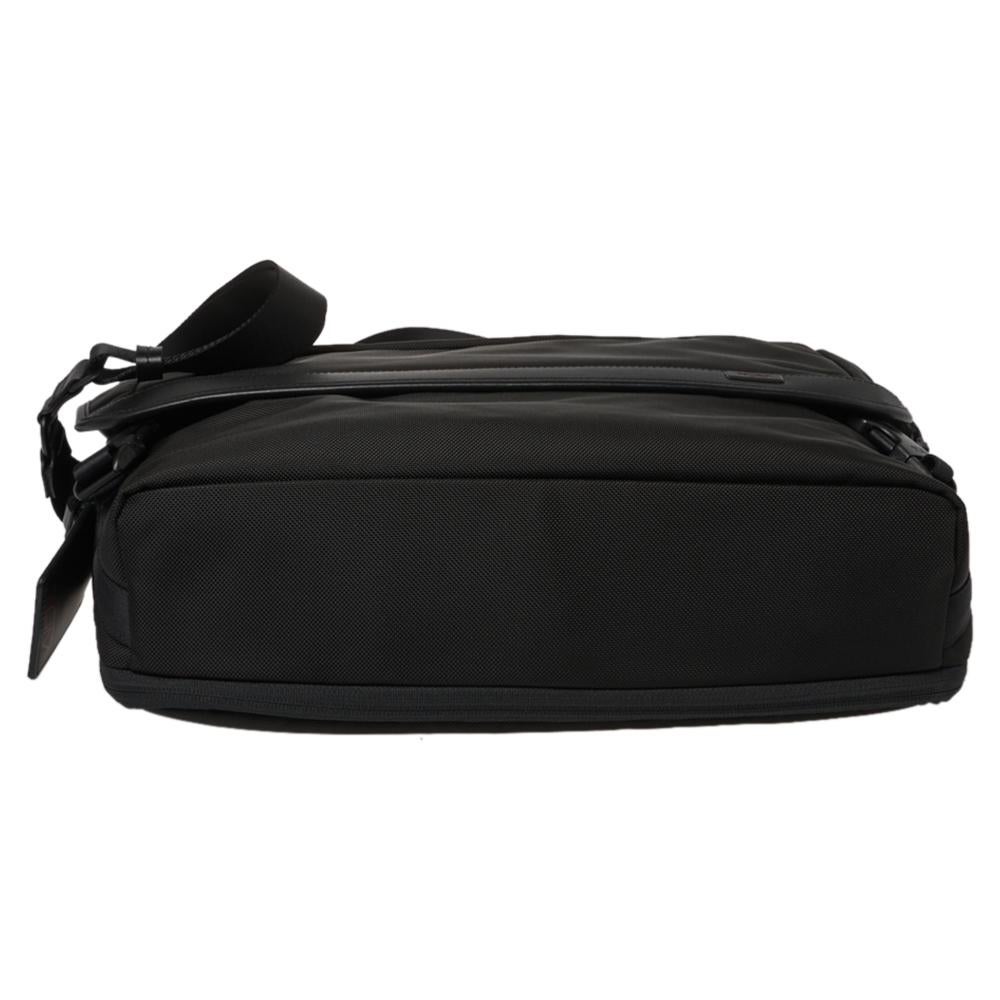 Tumi Tumi Laptoptasche aus schwarzem Nylon mit Alpha-Flap im Zustand „Neu“ in Dubai, Al Qouz 2