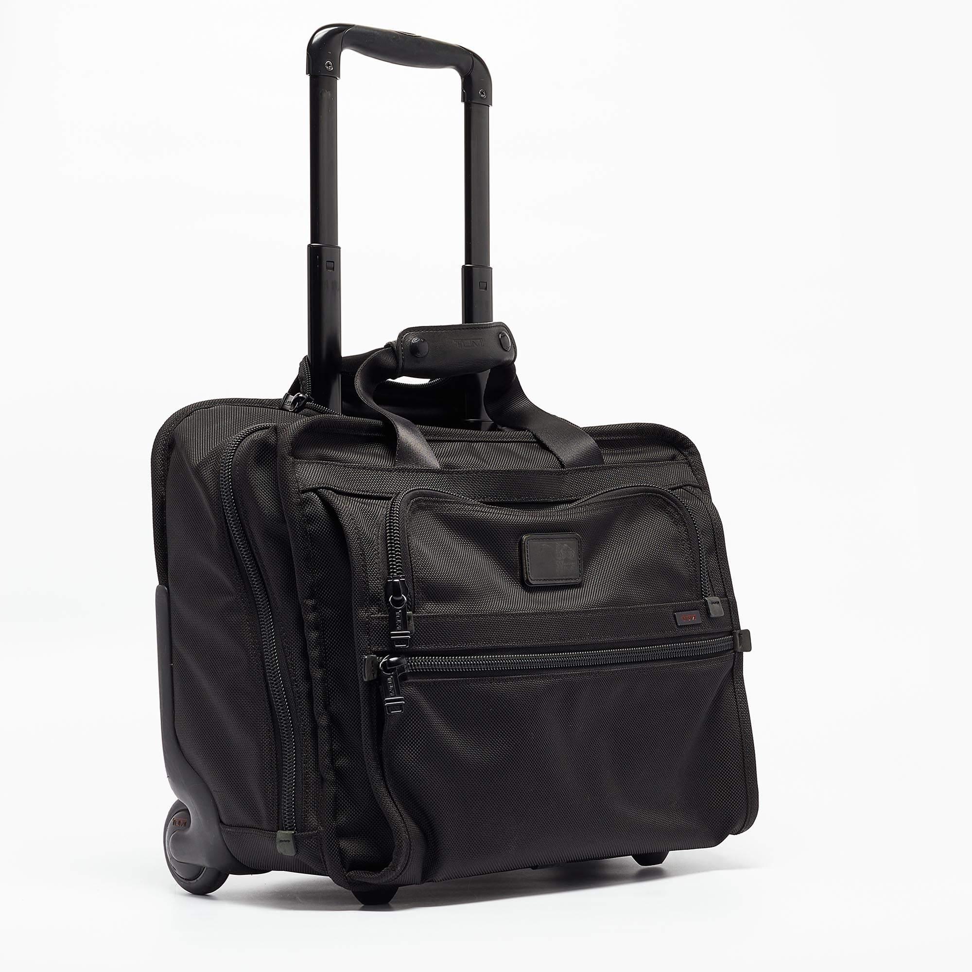 TUMI Black Nylon Alpha Wheeled T-Pass Compact Brief Trolley In Good Condition In Dubai, Al Qouz 2