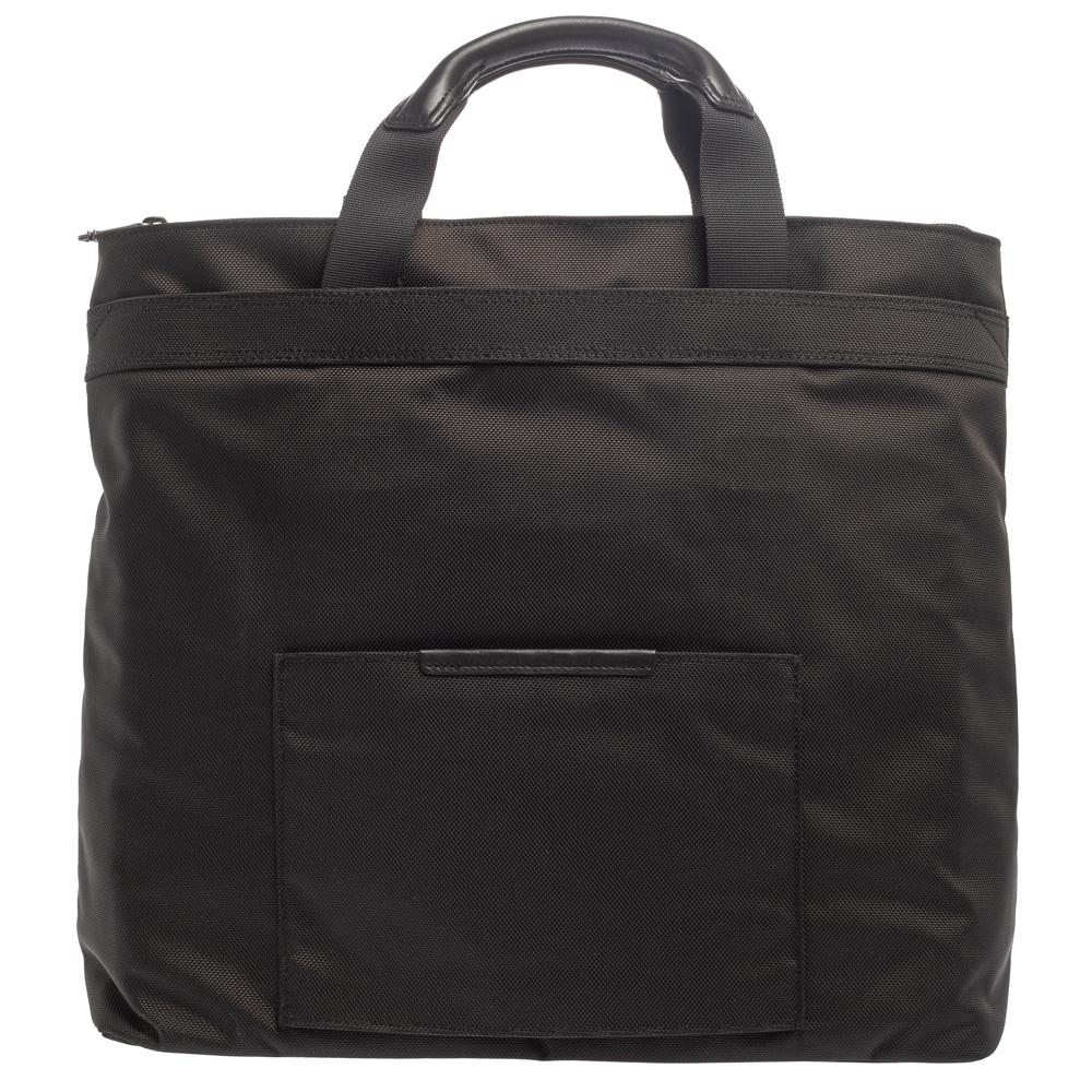 Employing high-grade materials and innovative construction to deliver impeccable products that aim at functional ease, TUMI is the brand travelers can trust. This Companion tote is crafted in nylon as well as leather and equipped with multiple