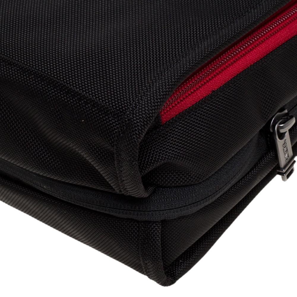 TUMI Schwarz Nylon DFO Utility ausziehbare Tragetasche 2