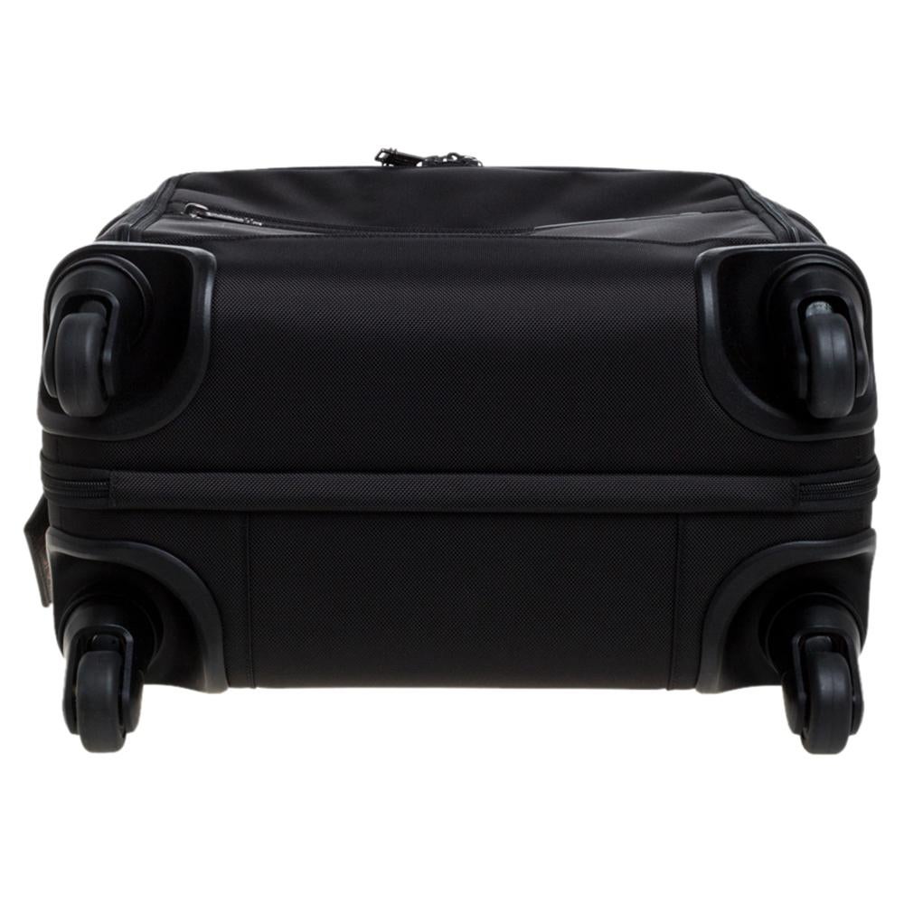 Tumi Black Nylon Gen 4.2 4 Wheel Compact Carry On Luggage In New Condition In Dubai, Al Qouz 2