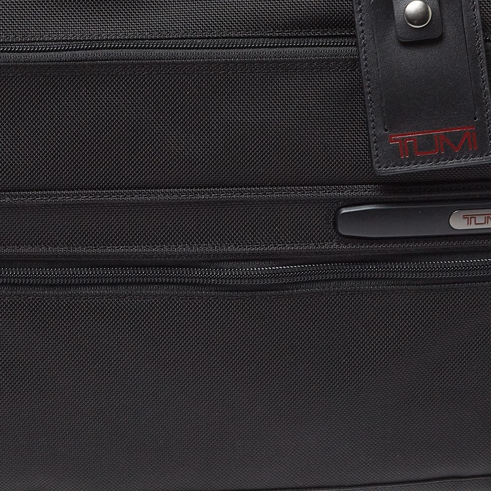 TUMI Black Nylon Gen 4.2 Slim Deluxe Portfolio Bag In New Condition In Dubai, Al Qouz 2
