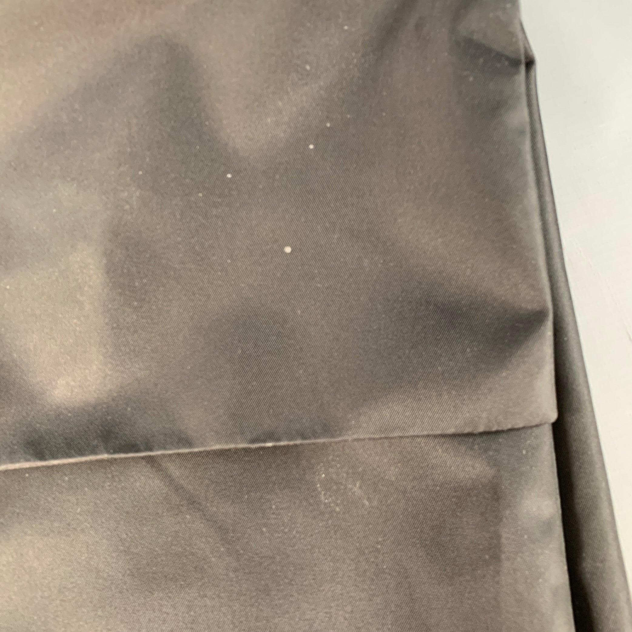 Uomo Tumi Borsa porta abiti in nylon nero con gancio e loop in vendita