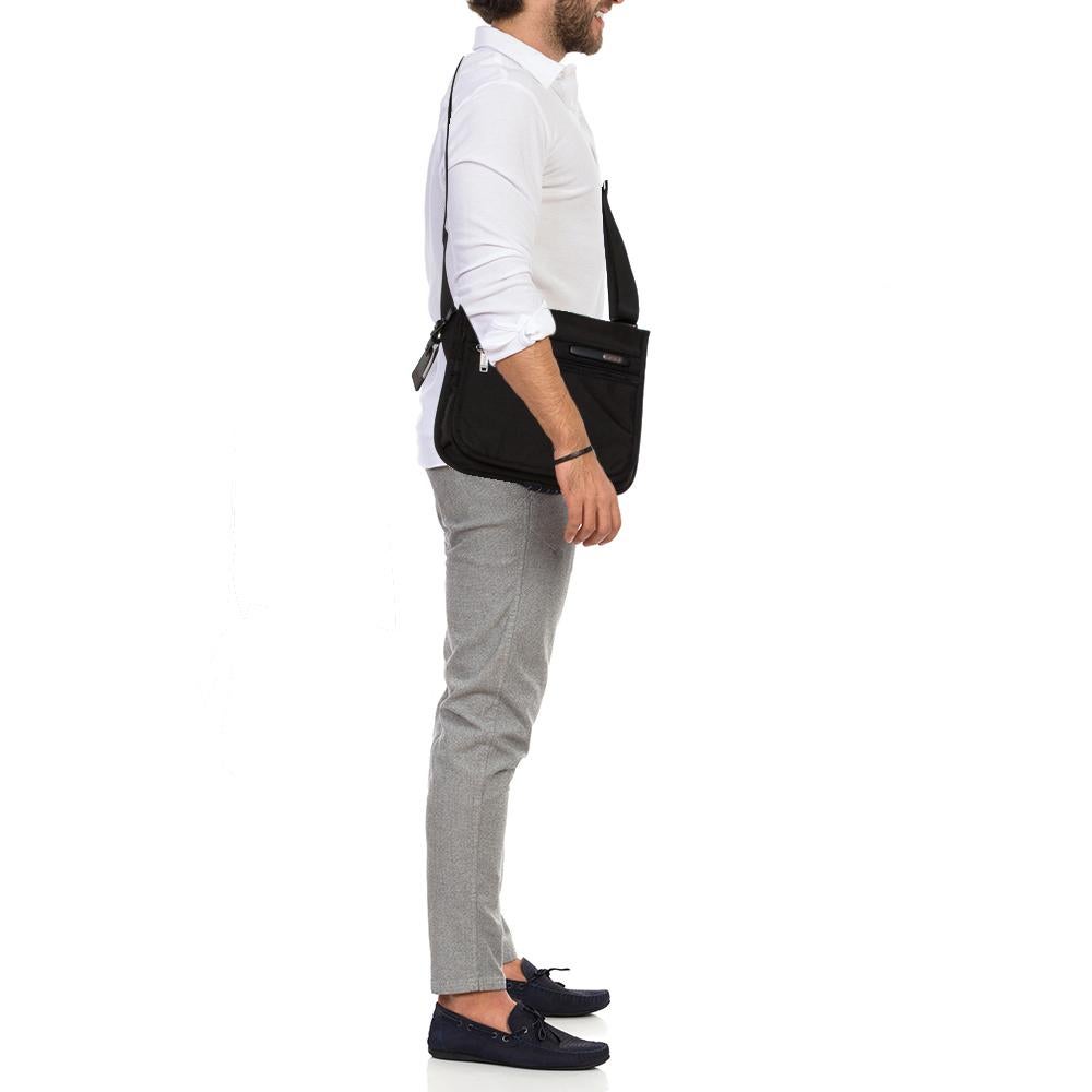 Trust this TUMI messenger bag to offer functional ease and a comfortable carrying experience. Crafted beautifully using nylon, the bag has a zip pocket and the brand name at the front. It is equipped with an adjustable shoulder strap and a nylon